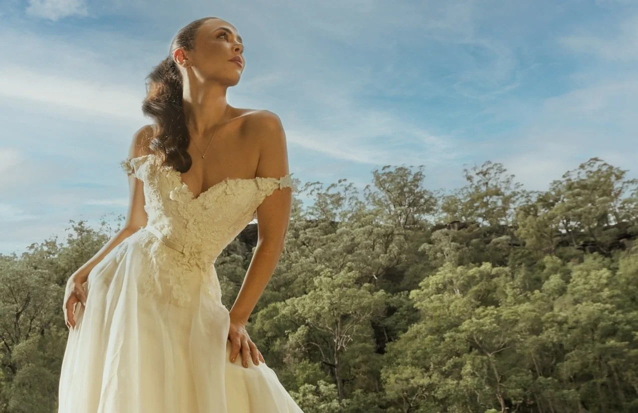 Natural beauty 🤍 Silk organza and French lace, our feminine Claudia gown Xx

Photography @kristyntaylorphotography 
Hair and Makeup @kerriejanebaileymakeup 
Model @leeesoars