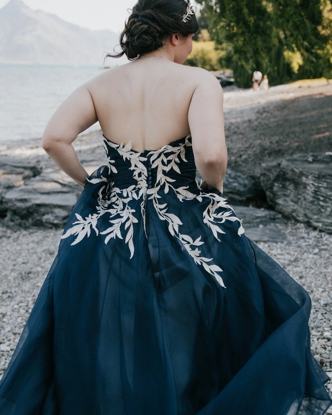 Happy 6th wedding anniversary to Emma and Scott! 🥰 #flashback to Emma in her stunning navy blue and silver couture, custom, creation in spectacular #queenstown #gorgeous 😘Xx 

Photography @hollywallacephotosfilms 
#blueweddinggown #somethingblue #s