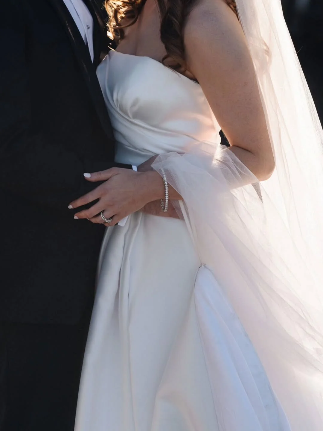 Simply stunning! 🤍Our beautiful Georgia looked stunning in her #customlouisealvarez Mikado gown, the hand draped bodice nipped in on her waist and flowed into a dramatic full skirt, featuring a side front split and train. 
@julianrrinaldi 
#louiseal