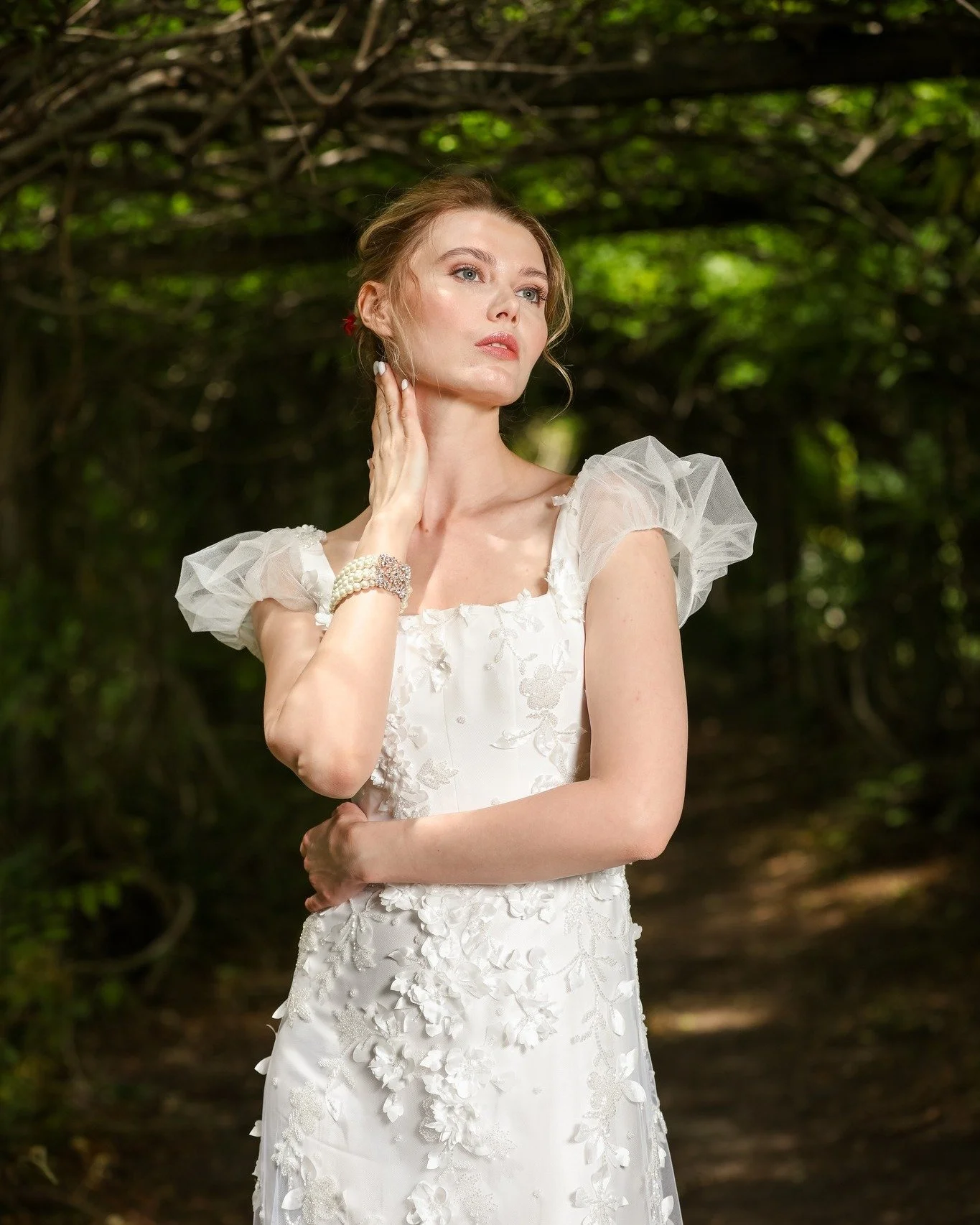 🩶 Madison 🩶 🌿🍃 
Stunning image @ocampoweddings with hair and makeup @kerriejanebaileymakeup #louisealvarezcouture #louisealvarez #couture #weddingdress #weddinggown