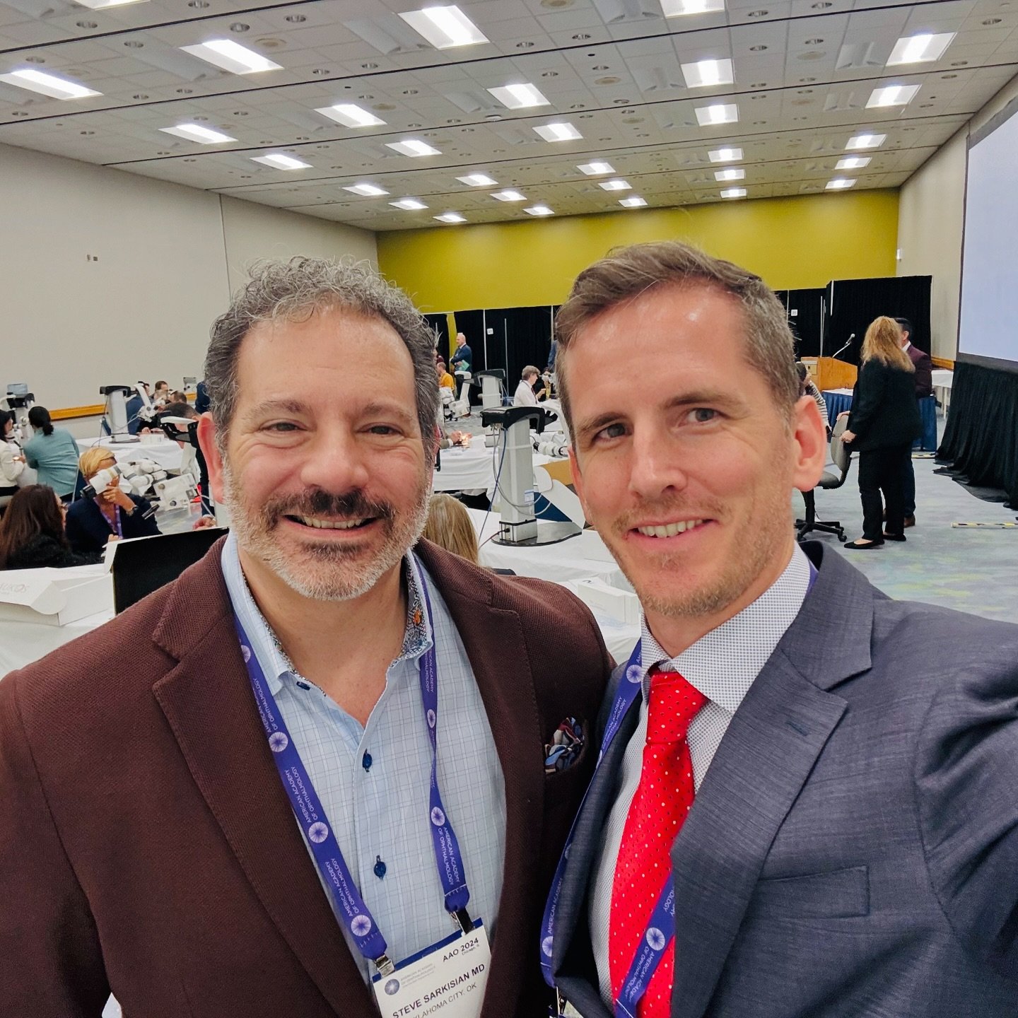 Thrilled to have attended the American Academy of Ophthalmology meeting in Chicago this weekend! It was an incredible opportunity to connect with colleagues, explore the latest advancements in glaucoma and cataract surgery, try out some dry eye tech,