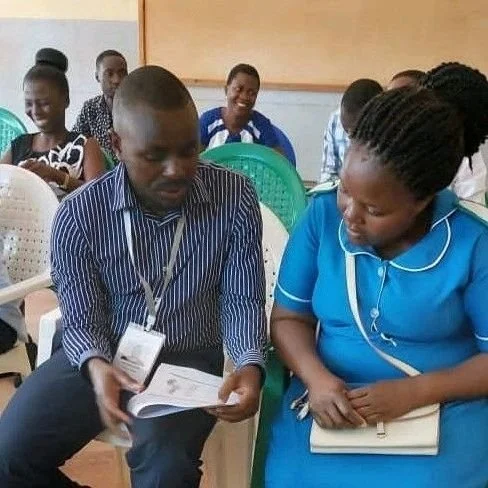 How are frontline health workers paid? Why does it matter?

We can all agree that paying campaign/field #healthworkers cash poses operational problems such as the risk of diversion and fraud, payment delays, security risks and high administrative cos