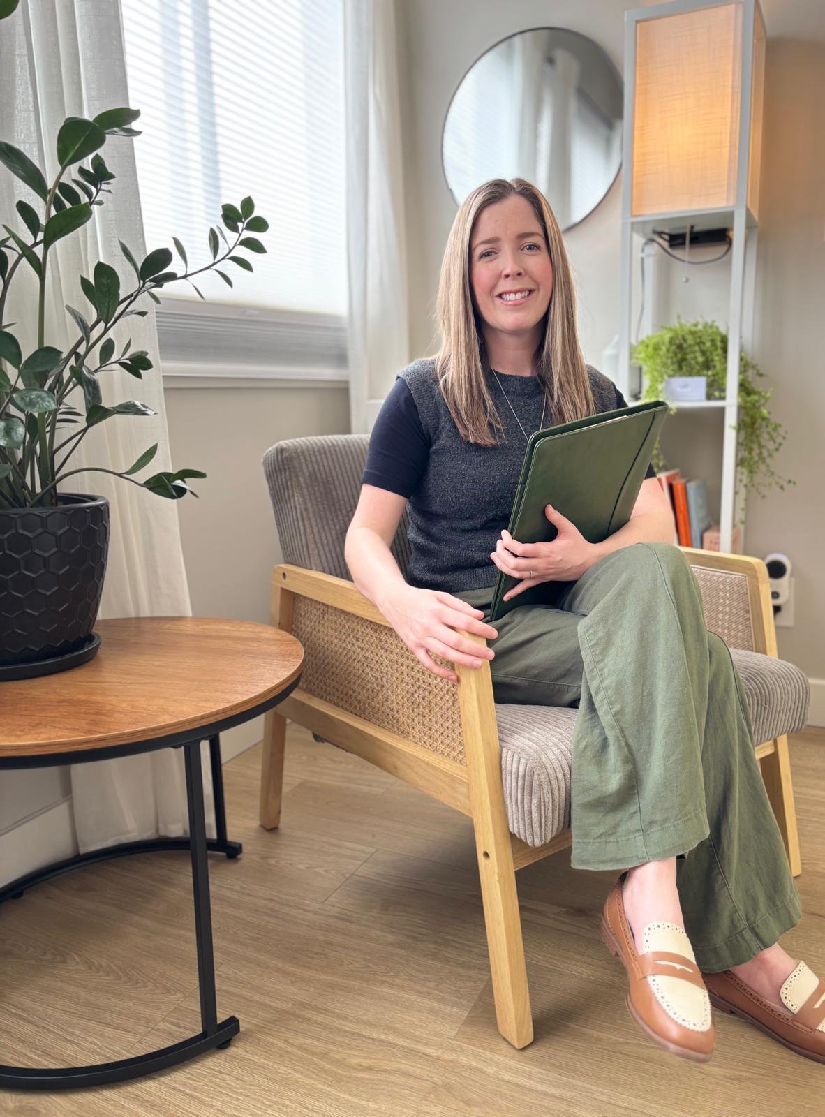 Maple Ridge Counsellor specializing in postpartum depression, postpartum anxiety, perinatal mental health, couples counselling and first responder couples counselling.