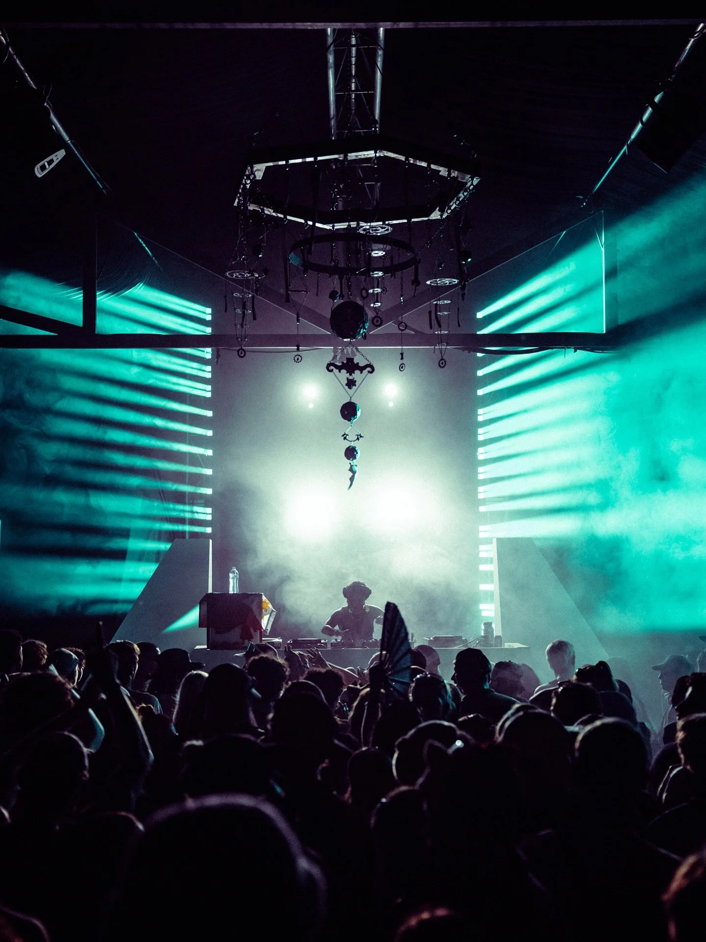 @sonderfestival The hanger 

Labyrinth Studios
Lighting design and operation.
 + Lighting supply.

Audio Operation + supply @purple_audio 

Light / Laser operation: @finnegan.creative 

Photos @will.hamiltoncoates @ashleacaygill

Audio Touring / Ligh