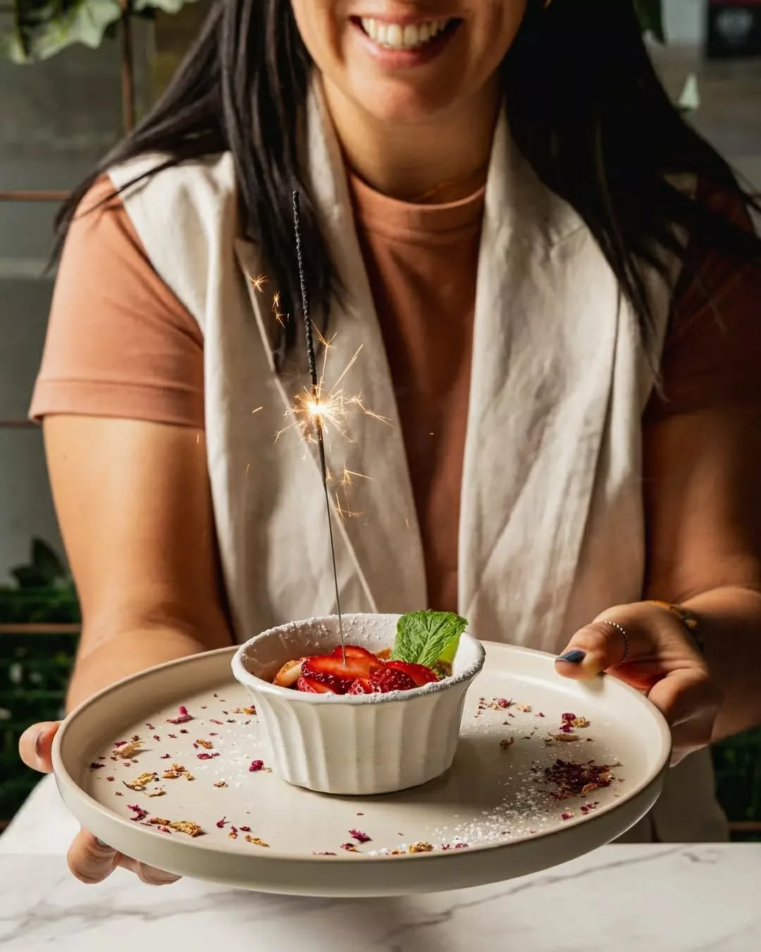 French Earl Grey infused cr&egrave;me br&ucirc;l&eacute;e, finished with a crisp caramel top and fresh berries.
Silky, aromatic, and just the right amount of indulgence.

Best enjoyed slowly, from first crack to final bite.

#SmoqueBrasserie #Chatswo