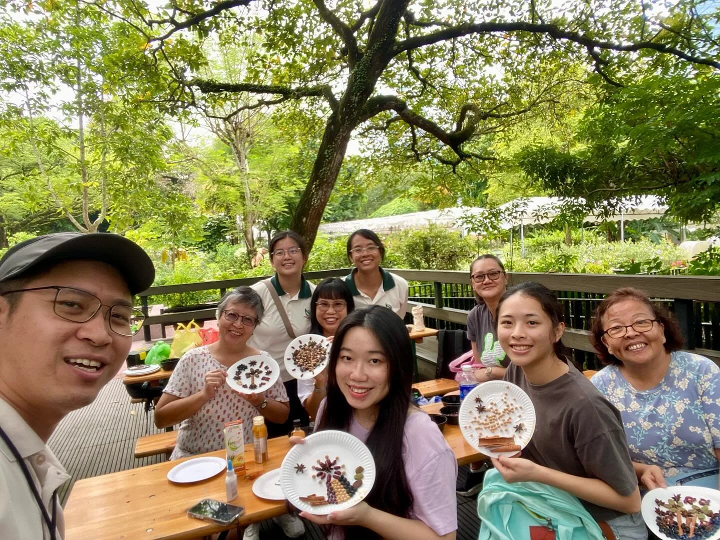 We are finally done with a month full of Therapeutic Horticulture sessions at NParks HortFest! 🌿✨
From propagating edibles and leaf pounding to creating nature mandalas, leaf prints, pressed flower art, and scented sachets, participants experienced