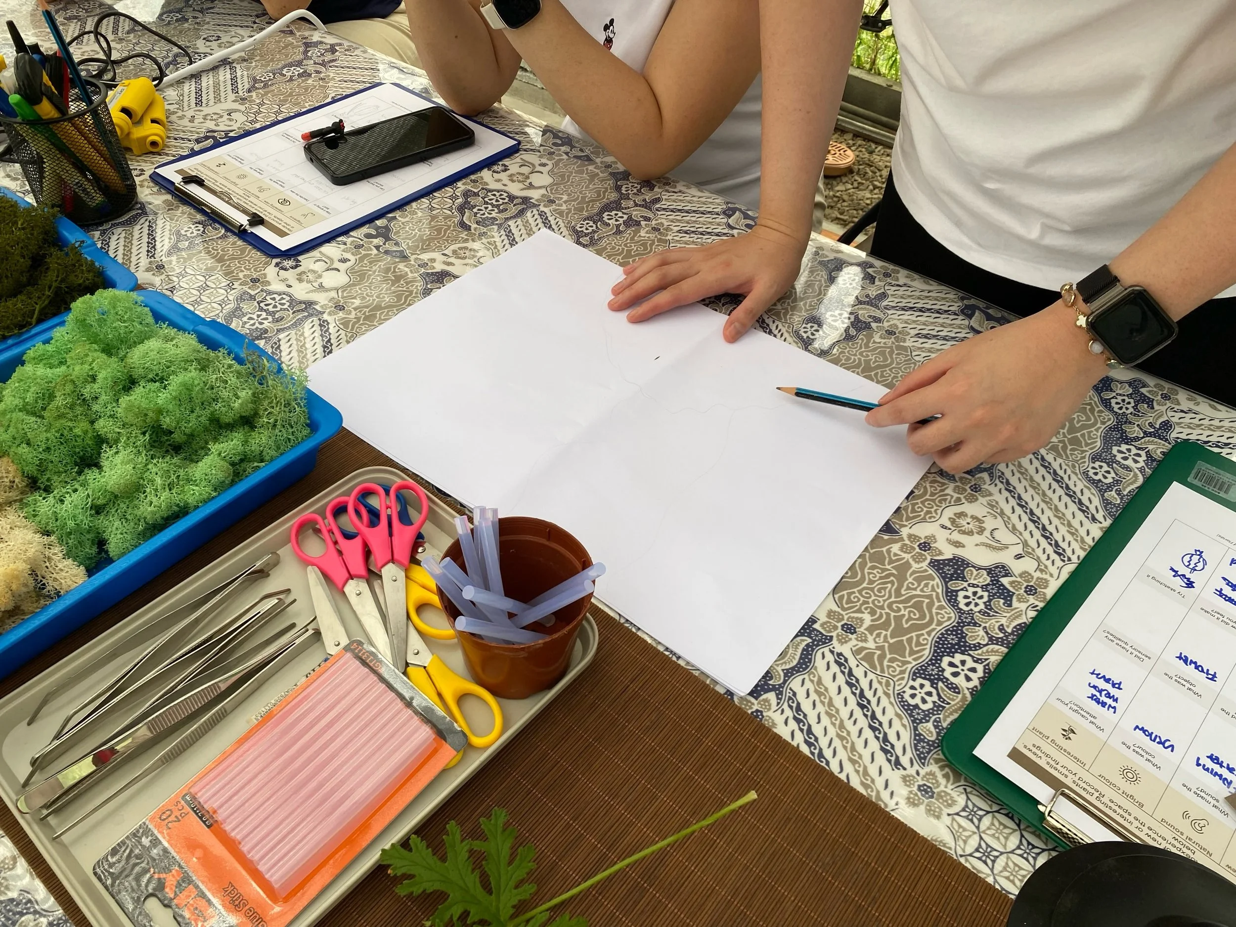 Can moss art-making be turned into a team bonding activity? Absolutely.

Here&rsquo;s a throwback to one of our earlier corporate TH sessions at Plant Therapy Studio, where we hosted a departmental team bonding experience with a creative twist.

Inst