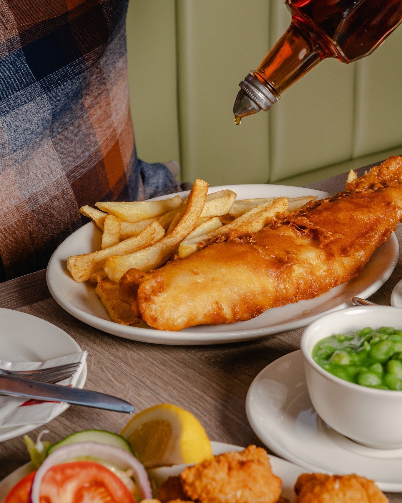 🐟🍟 Don't wait until the weekend to enjoy our famous fish and chips! Make your mid-week meals exciting with a visit to Wetherby Whaler. 🍟🐟

#fishandchips #wednesdaynight #humpday