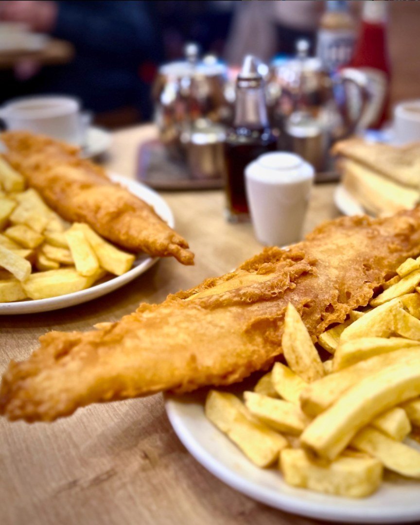 😲🙌 You know it's a good'un when it doesn't even fit on the plate... 🙌😲

#fishandchips #tgif #fridaytreat