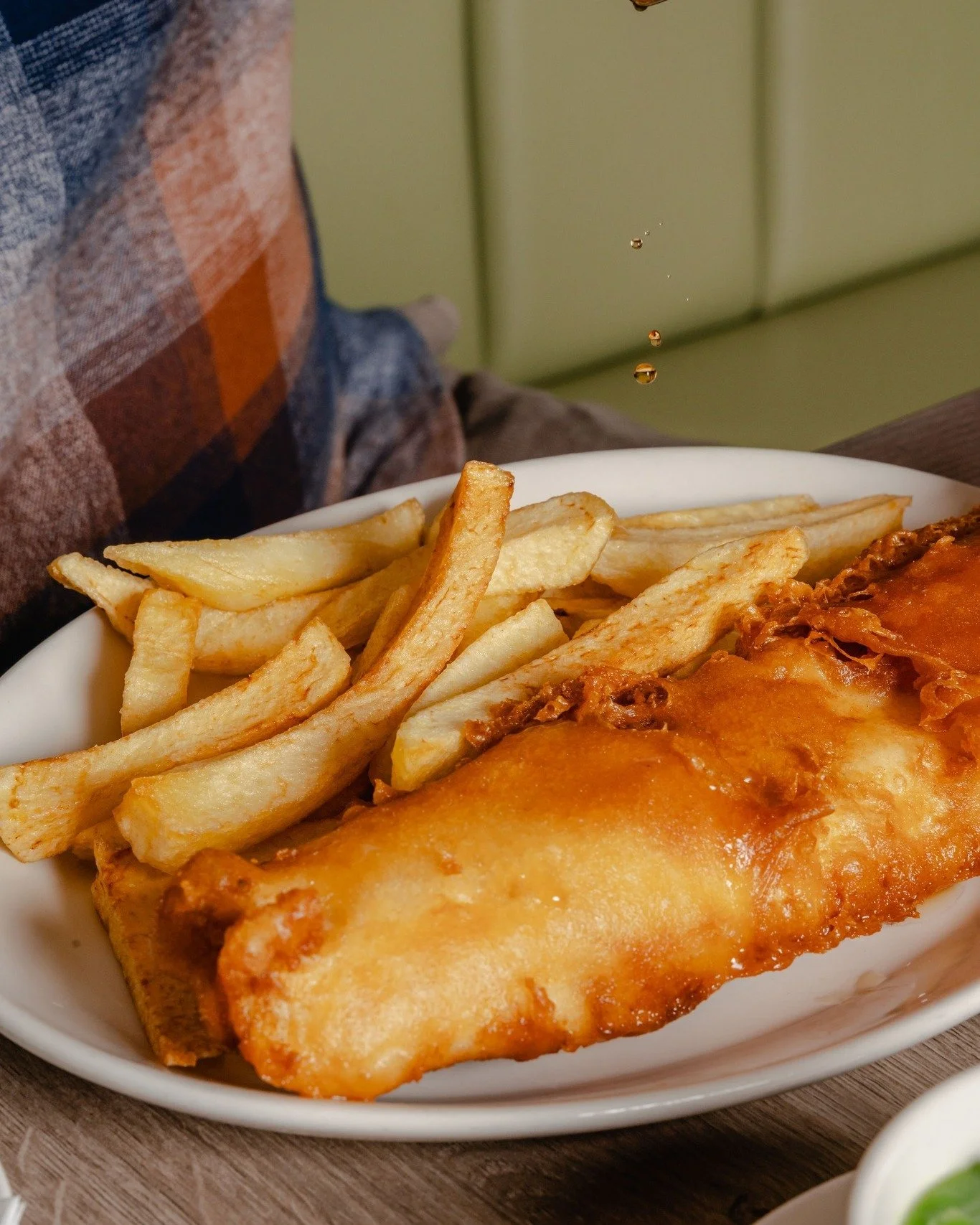 🍟🐟 Warm up with Wetherby Whaler&rsquo;s flaky fish and chips, crunchy scampi, or a delicious chip butty - an ideal cosy meal for chilly days. 🐟🍟

There's no need to cook today - place your order on our website or through your favourite delivery a