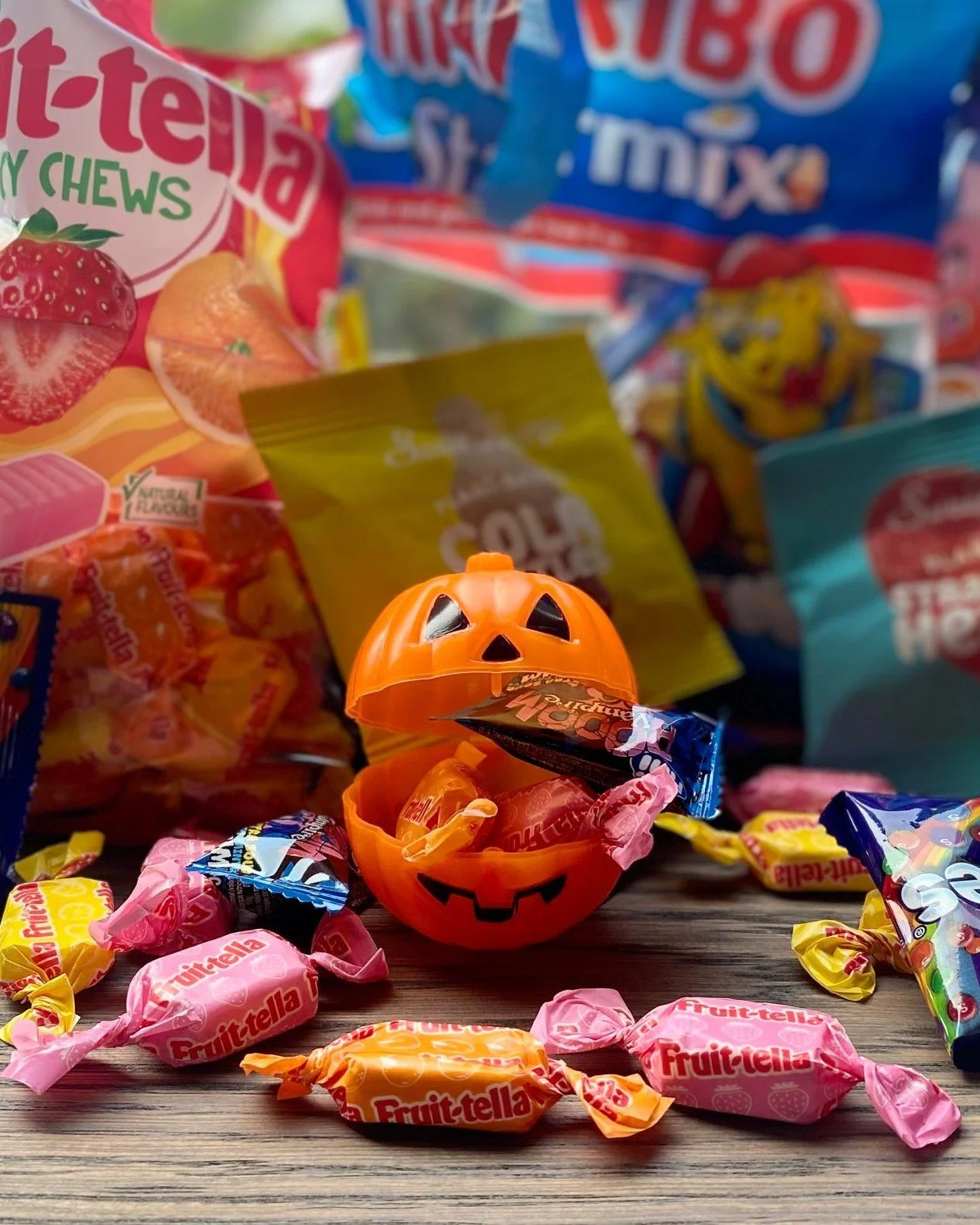 🎃 Look out for one of our 'Trick or Treat' pumpkins if you are visiting Wetherby Whaler Wakefield today - and if you find a little note inside that says 'Treat', just take it to a member of staff for a special surprise! 🎃

#wakefield #pumpkin #tric