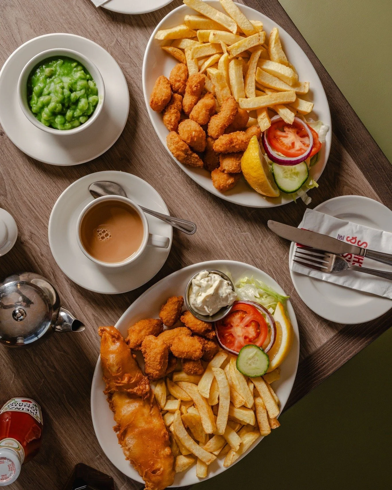 🐟🍟 Who says Mondays can't be delicious? Choose your favourite and order now for easy collection or delivery! 🍟🐟

#fishandchips #mondaynight #whybothercooking