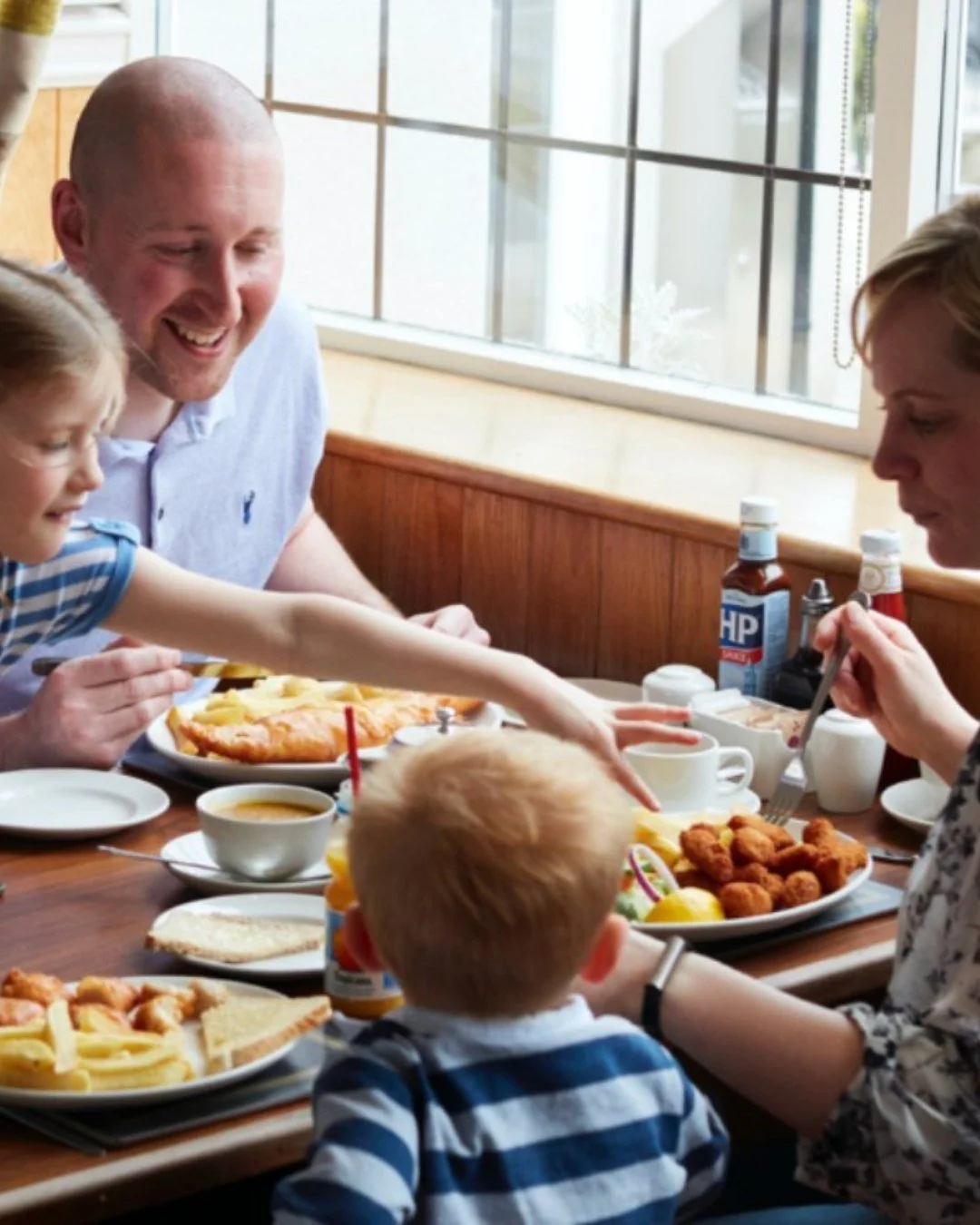🍟🐟 Nothing beats a Monday tea together &mdash; crispy chips, golden fish, and everyone around the table. 🐟🍟

Order now for quick collection or delivery through your favourite food app.

#monday #fishandchips #familytime