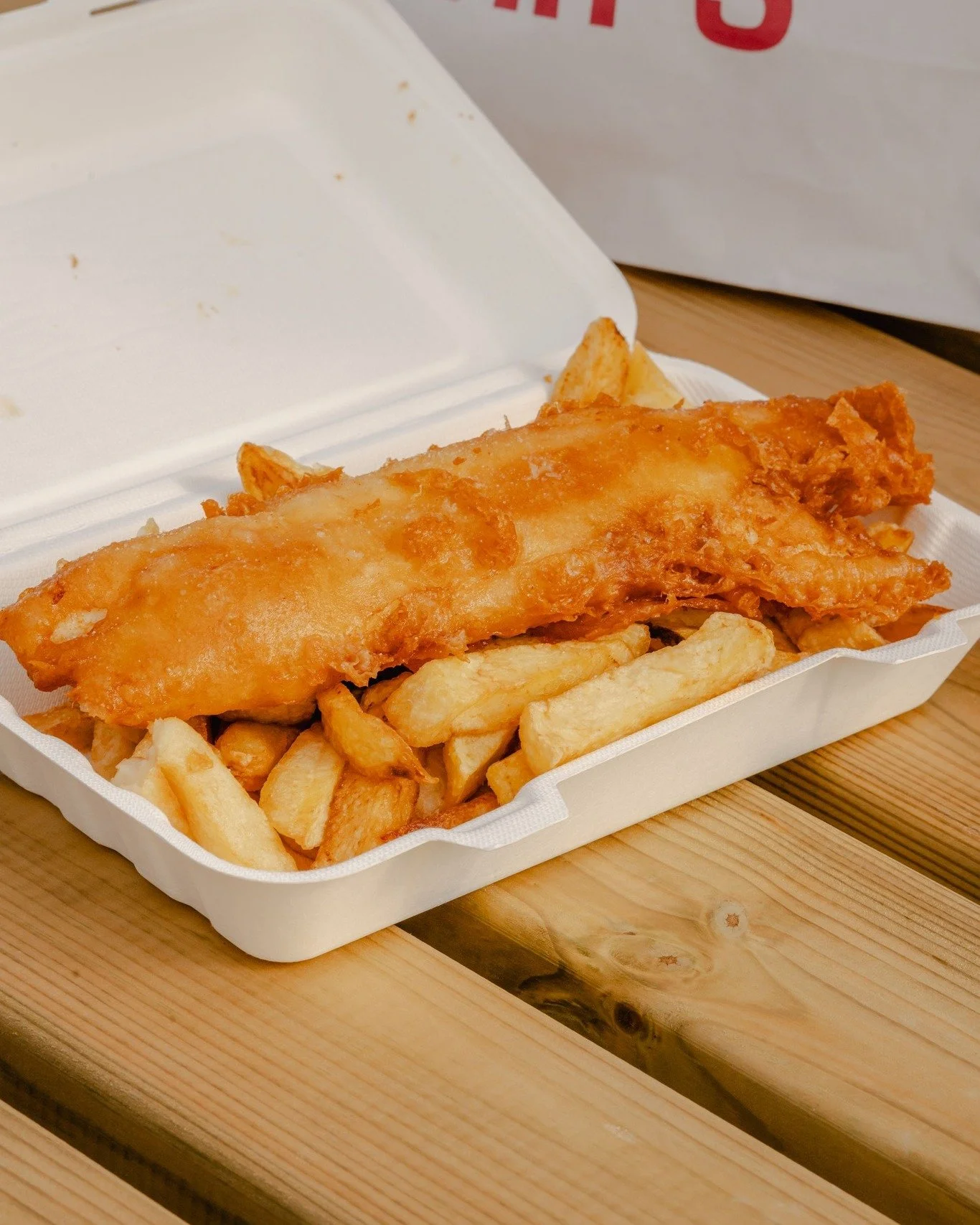 🎄🐟 Merry Fishmas&hellip; on a Monday! 🐟🎄

Mondays feel better with crispy batter and chunky chips - pop in tonight and treat yourself to a proper winter warmer &ndash; freshly fried, piping hot, and perfect with a bit of salt &amp; vinegar. 

#mo