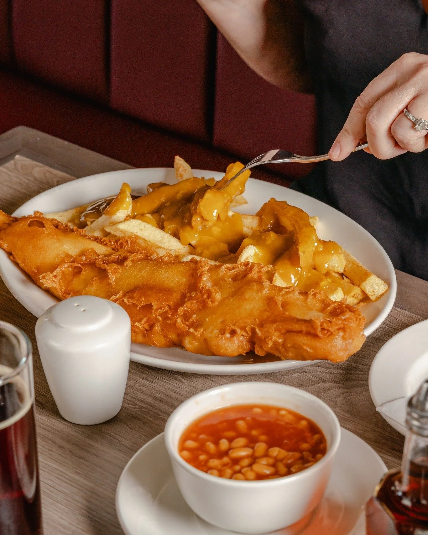 🐟🍟 Long day, cold weather - sorted. Pull up a chair and let us do the cooking tonight!🍟🐟

Pop in or order online for quick, easy, and tasty delivery.

#fishandchips #friday #tgifriday