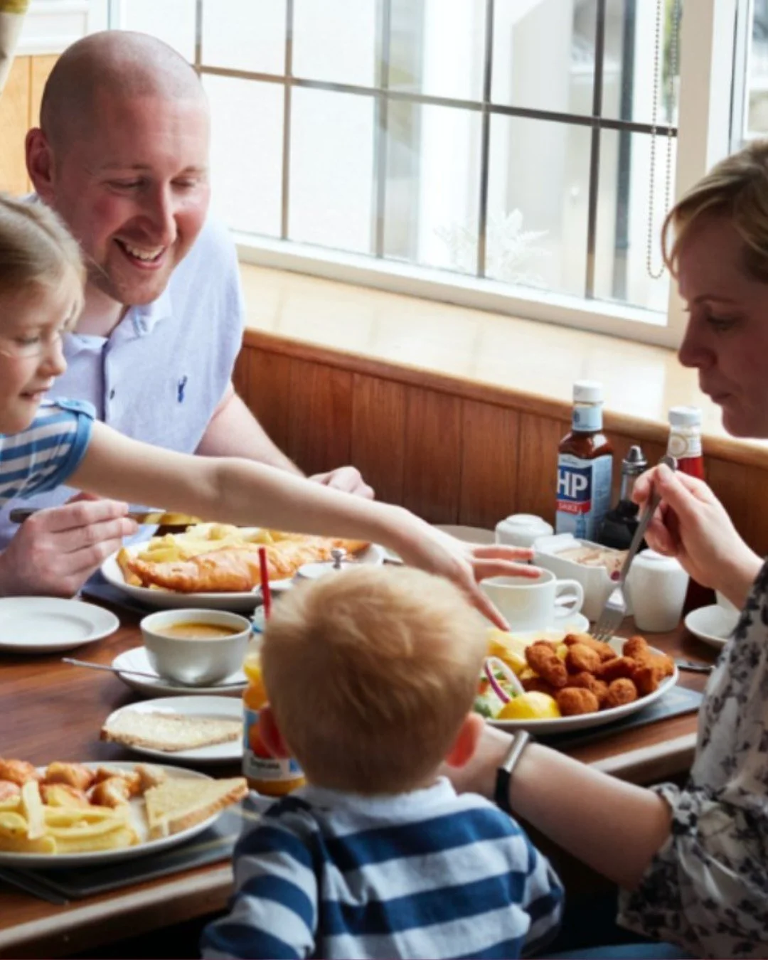 🙌🐟🍟 Fish, chips, and good company. Who&rsquo;s joining you tonight? 🍟🐟🙌