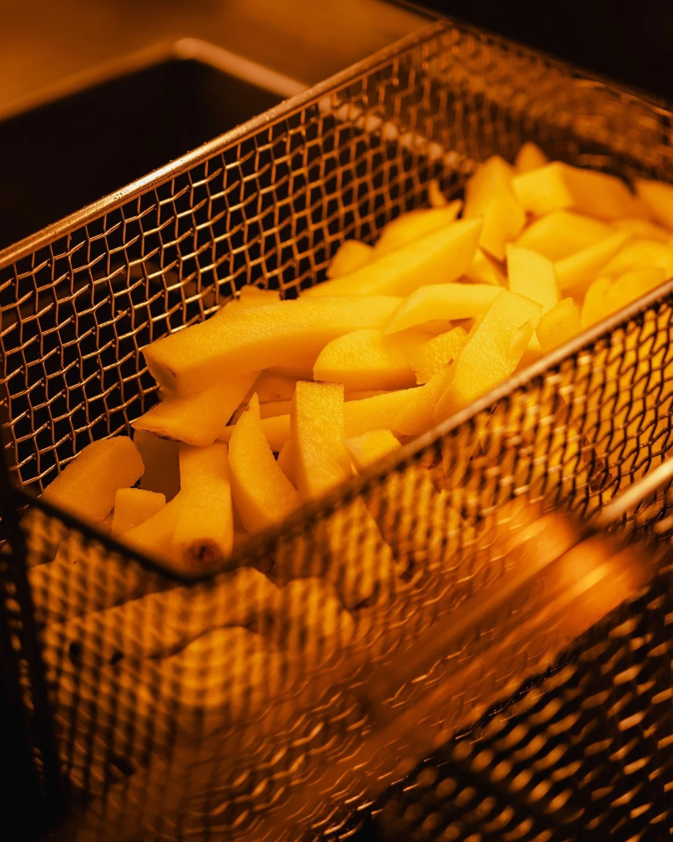 🥔 Only the best for our chips! 🥔

Freshly cut daily at all of our restaurants and takeaways, our chips are made with the highest quality potatoes - no compromises here! 🍟

#chips #fishandchips #chippiechips
