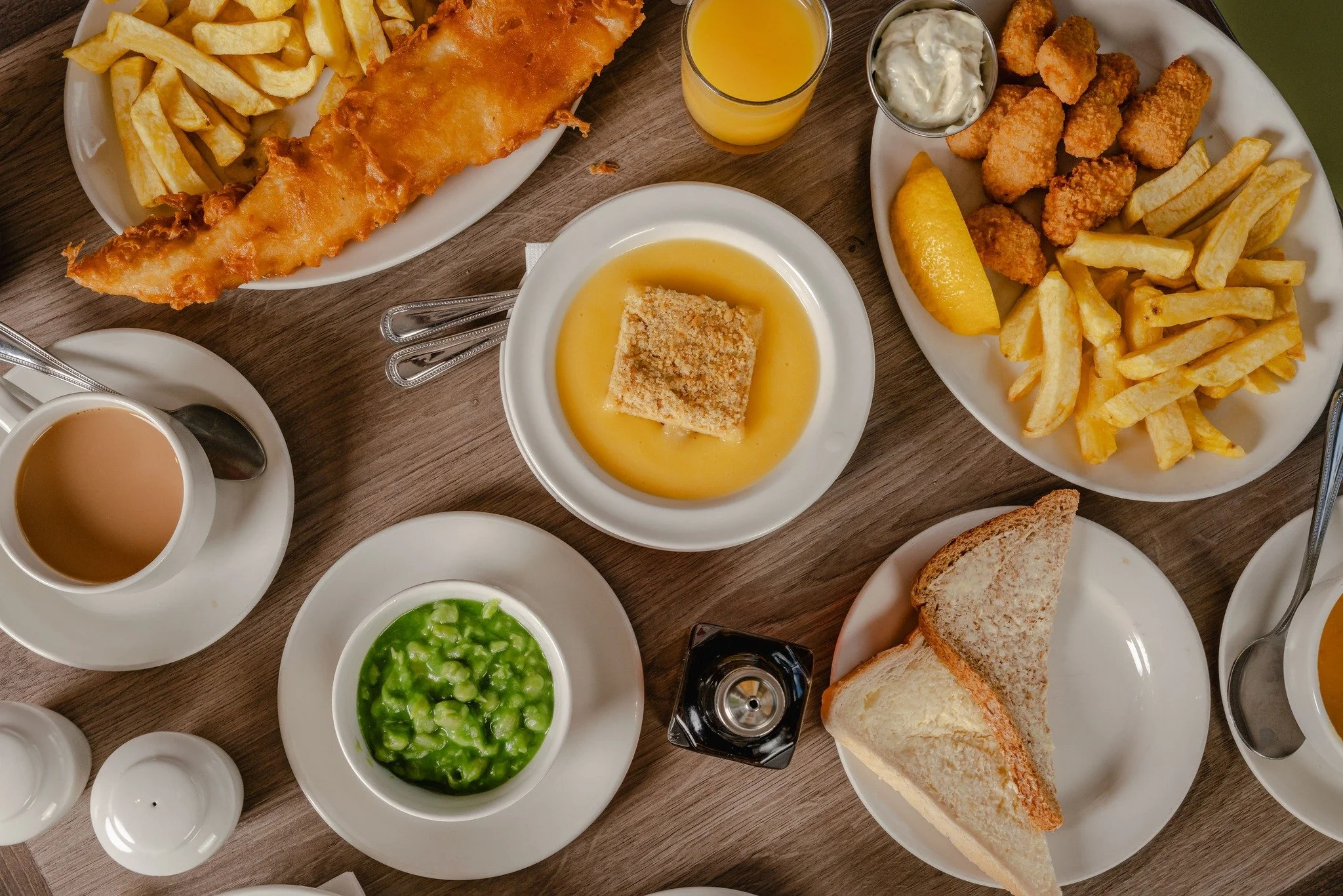 Roses are red, violets are blue,

😉❤️ Nothing says &ldquo;I love you&rdquo; like fish &amp; chips for two! ❤️😉

#fishandchipsfortwo #fishandchips #mondayvibes