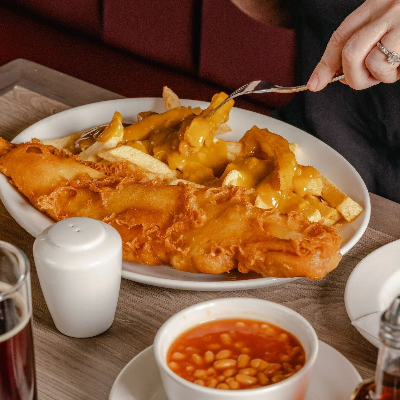 🐟🍟 When that clock strikes 5 - you know what time it is! It's fish and chips o'clock! 🍟🐟

Pay us a visit or load up your food delivery app to get a Wetherby Whaler straight to your door.