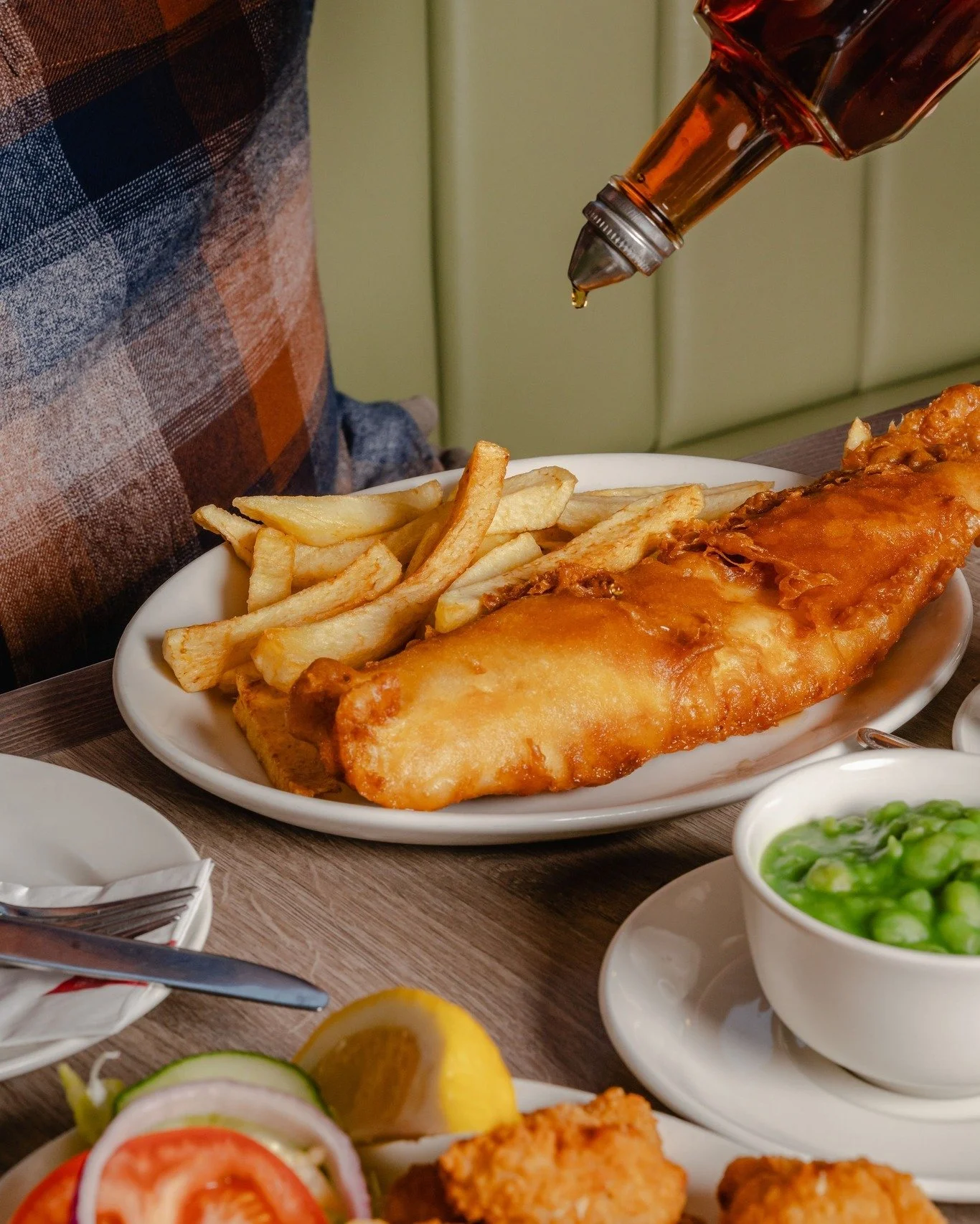 🐟🍟 Indulge in a mid-week treat with our delicious fish and chips at Wetherby Whaler. Satisfy your cravings and make your Wednesday extra special! 🍟🐟

 #fishandchips #takeaway #eatin #takeout #midweek