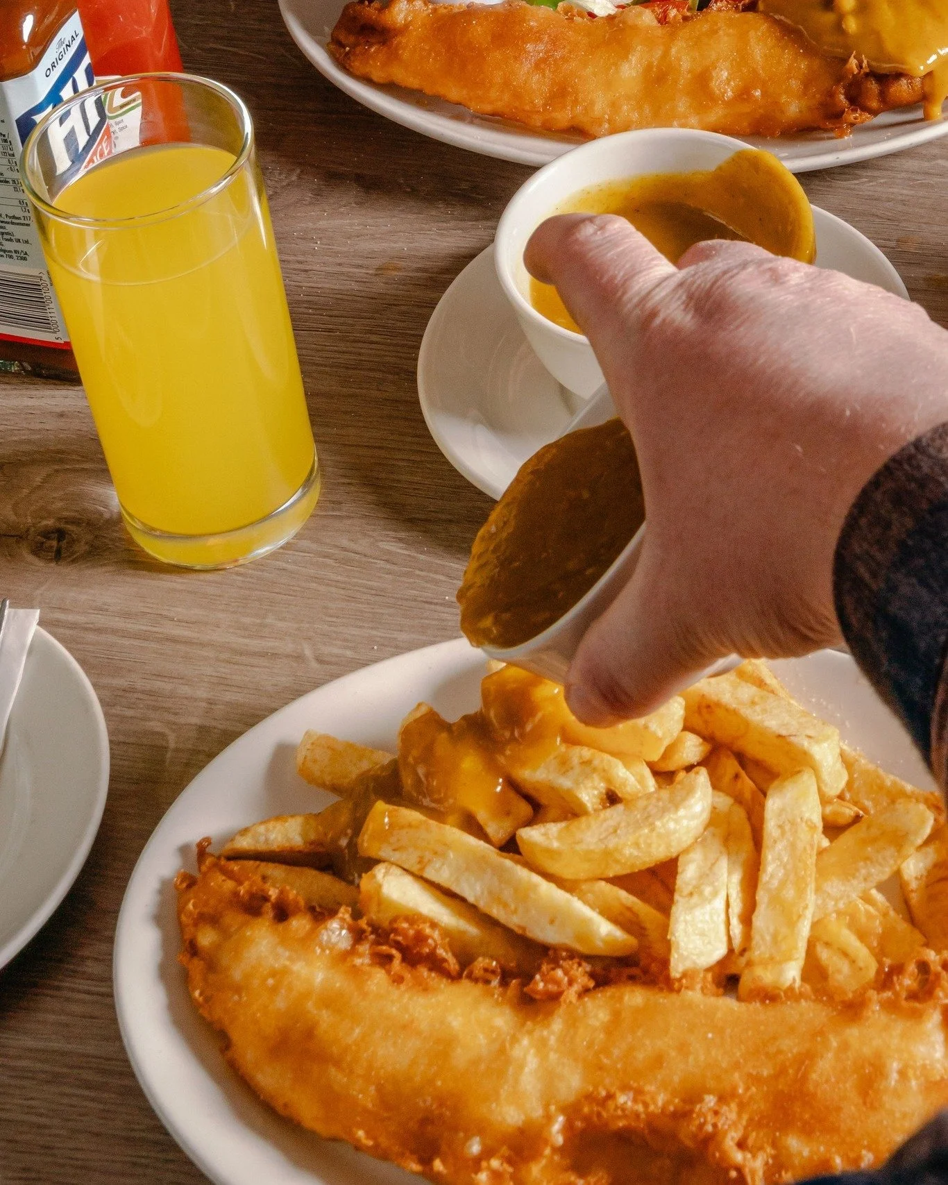 🍂🐟 Autumn evenings call for proper comfort food. Golden fish, freshly cooked chips and your favourite sides - what more could you want? 🐟🍂

Make tonight a Wetherby Whaler night!