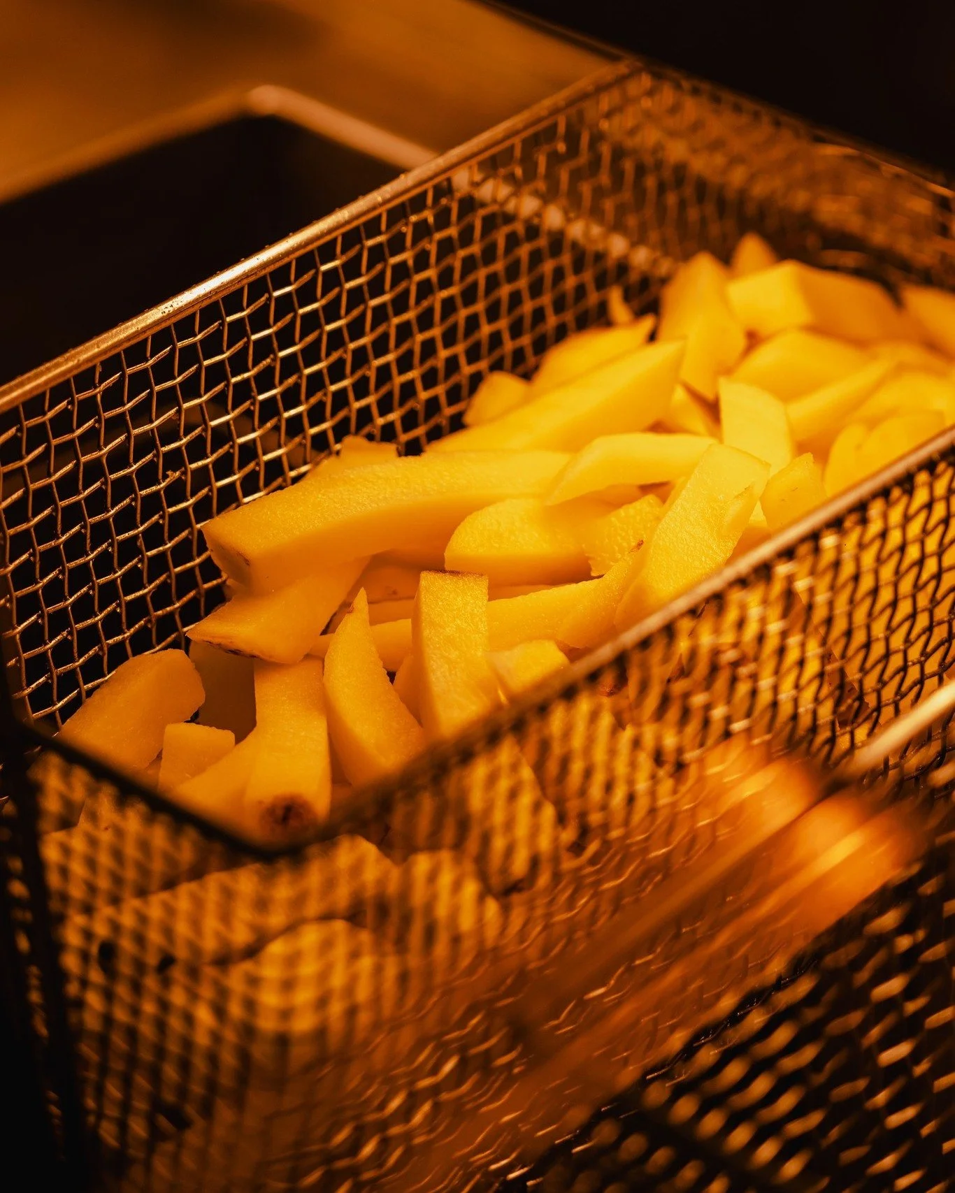 🍟 National Chip Week debate time&hellip; what belongs on the perfect portion of chips? 🍟

A. Salt &amp; vinegar
B. Curry sauce
C. Gravy
D. Mushy peas
E. Something else

Tell us your winning combination below! 👇 

#nationalchipweek