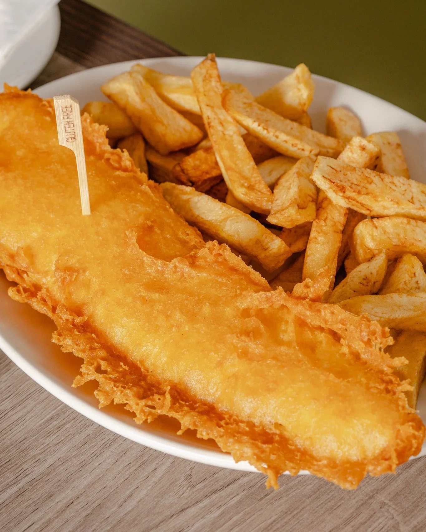 🍽️🐟 Did you know we offer non-gluten fish and chips all day, every day?

Our restaurants have dedicated frying ranges and carefully trained teams, so customers following a gluten-free diet can enjoy a proper Wetherby Whaler too. ❤️