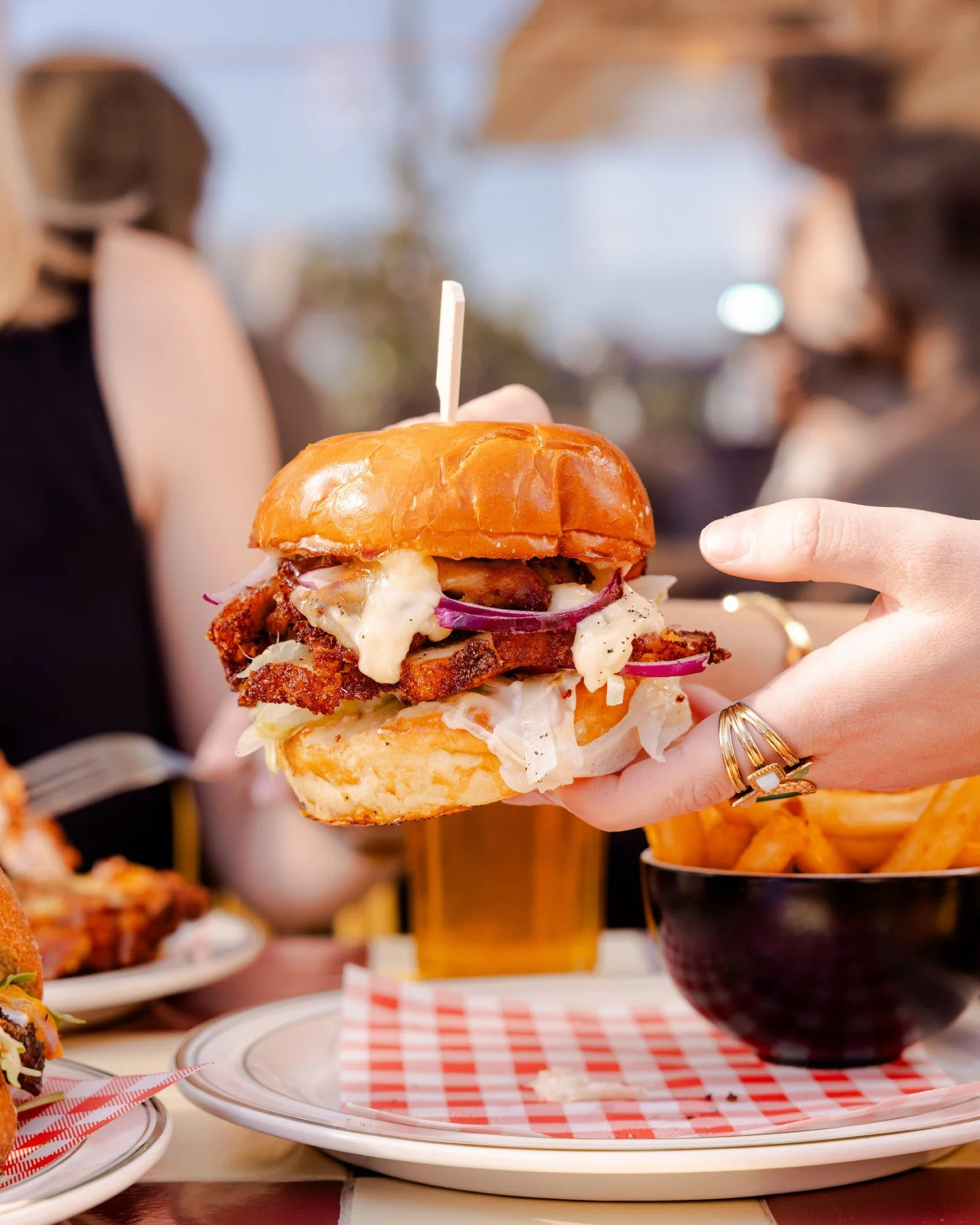 Dinner plans? We&rsquo;ve got you covered.
Start with a Chicken Schnitty Burger, sip on an Orange Spritz, and share the BARK Board with your crew. ✨😍