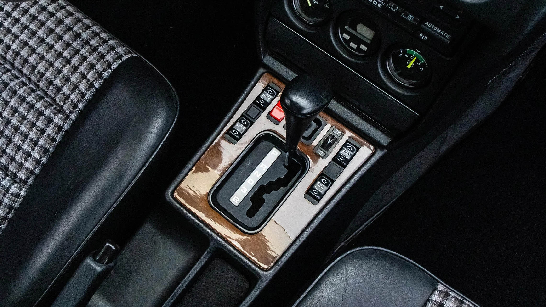 MERCEDES-190E-23-LOWRES-063.jpg