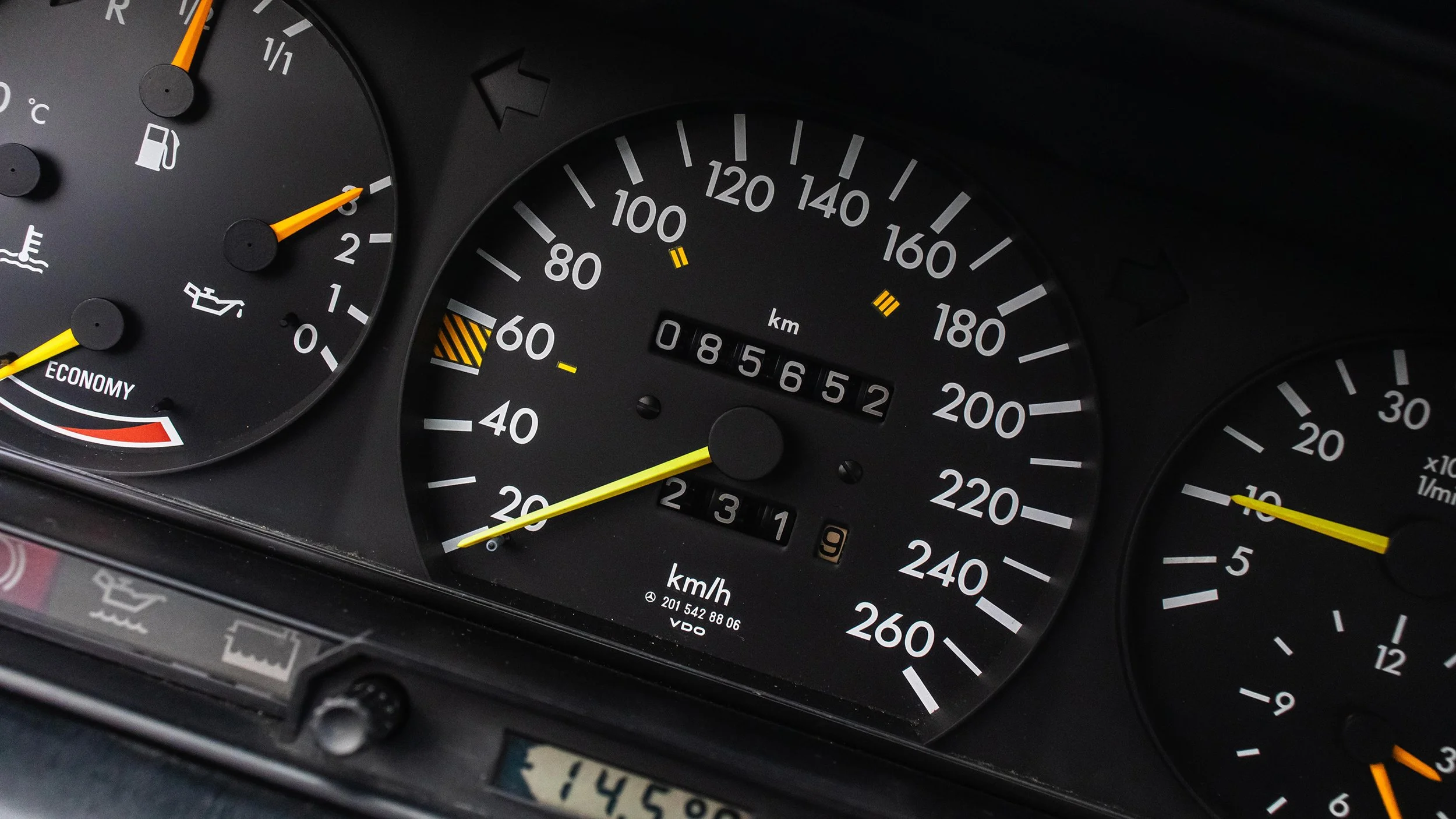 MERCEDES-190E-23-LOWRES-024.jpg
