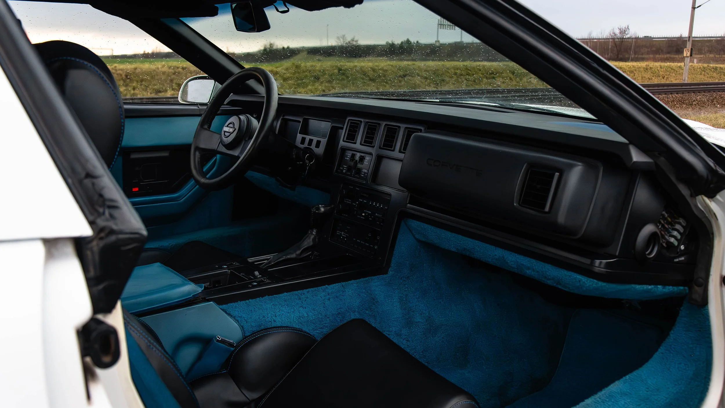 1986-CHEVROLET-CORVETTE-C4-LOWRES-08.jpg