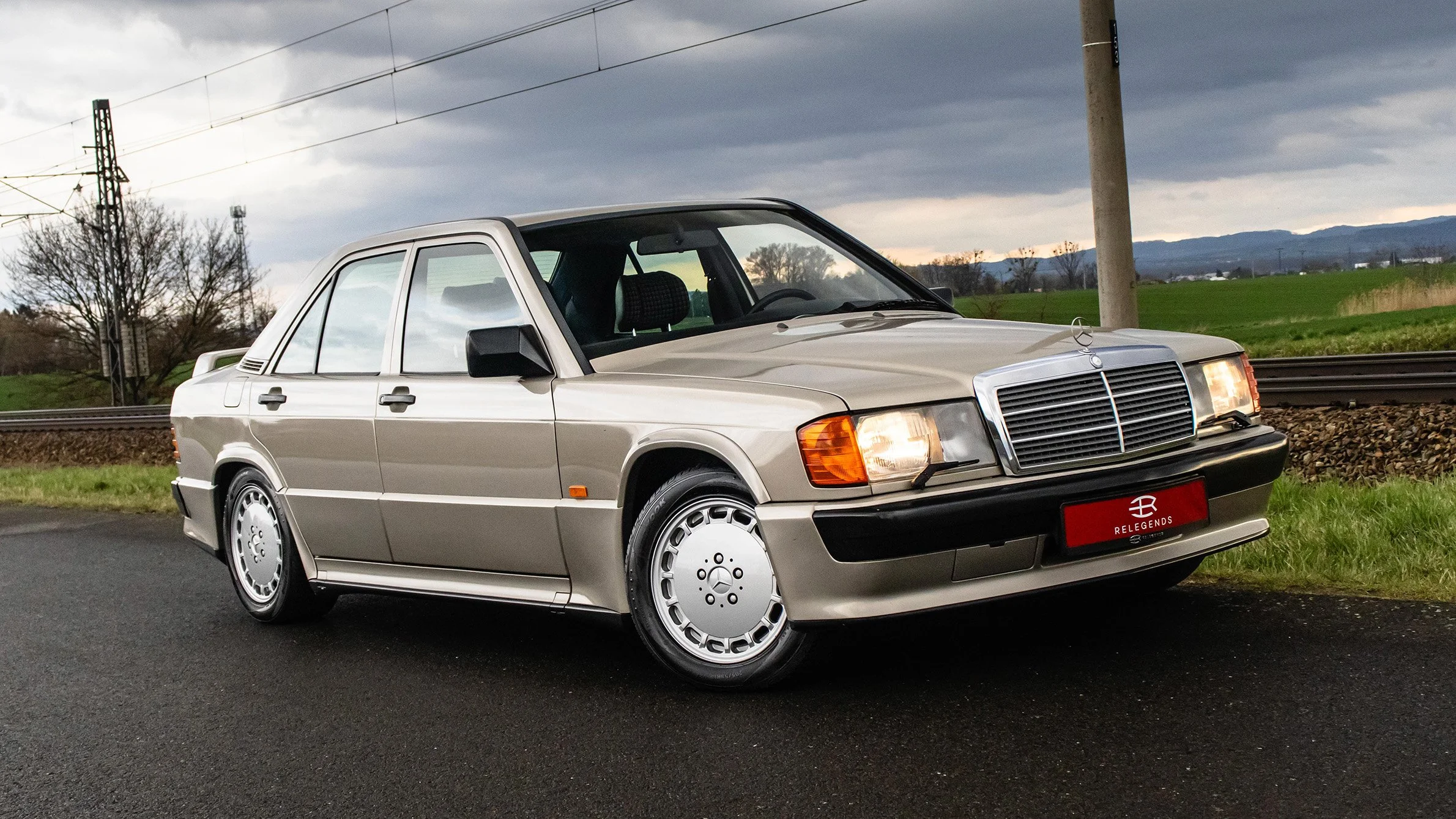 MERCEDES-190E-23-LOWRES-129.jpg