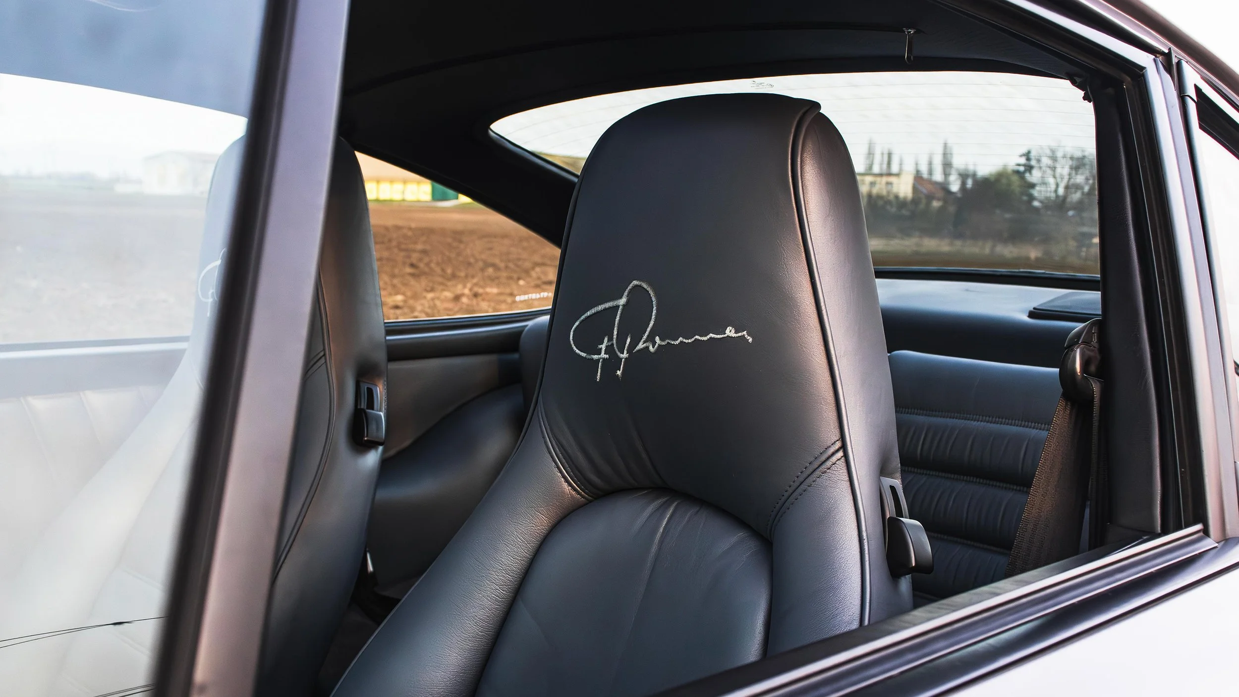 PORSCHE-911-JUBILEE-MEDIUM-072.jpg