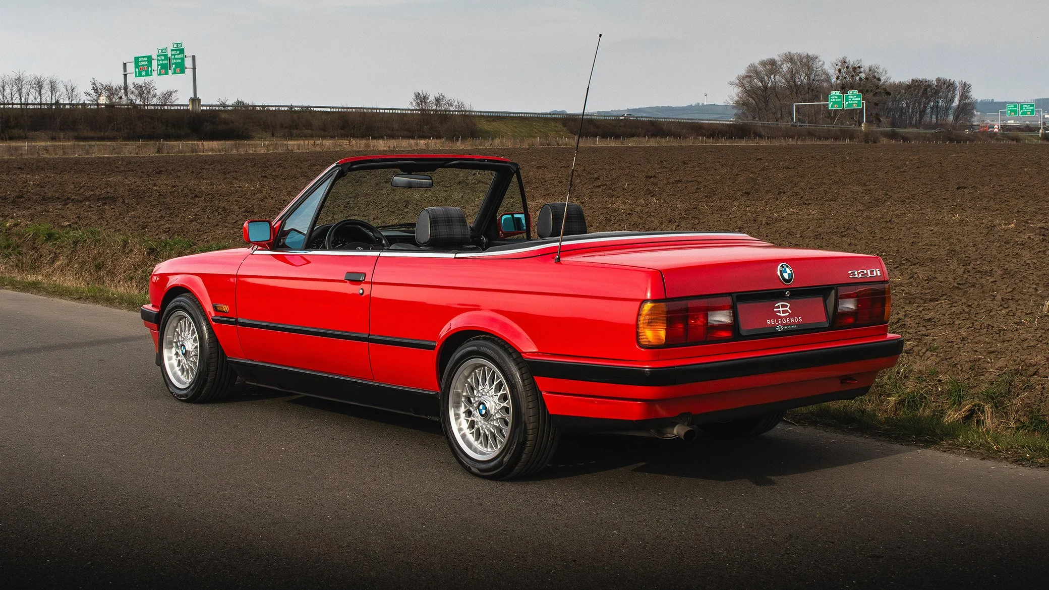 BMW-320I-E30-LOWRES-001.jpg