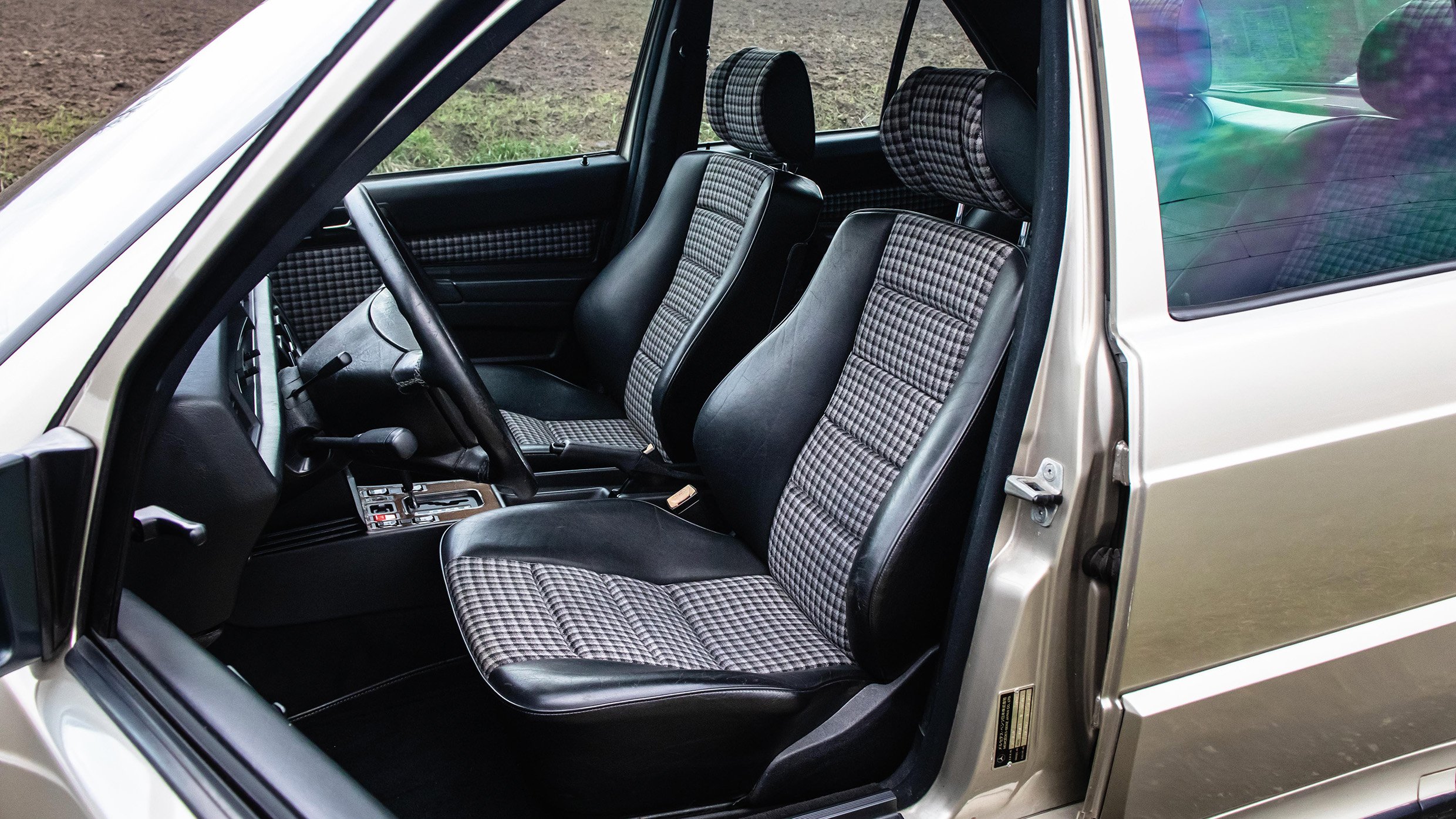 MERCEDES-190E-23-LOWRES-033.jpg