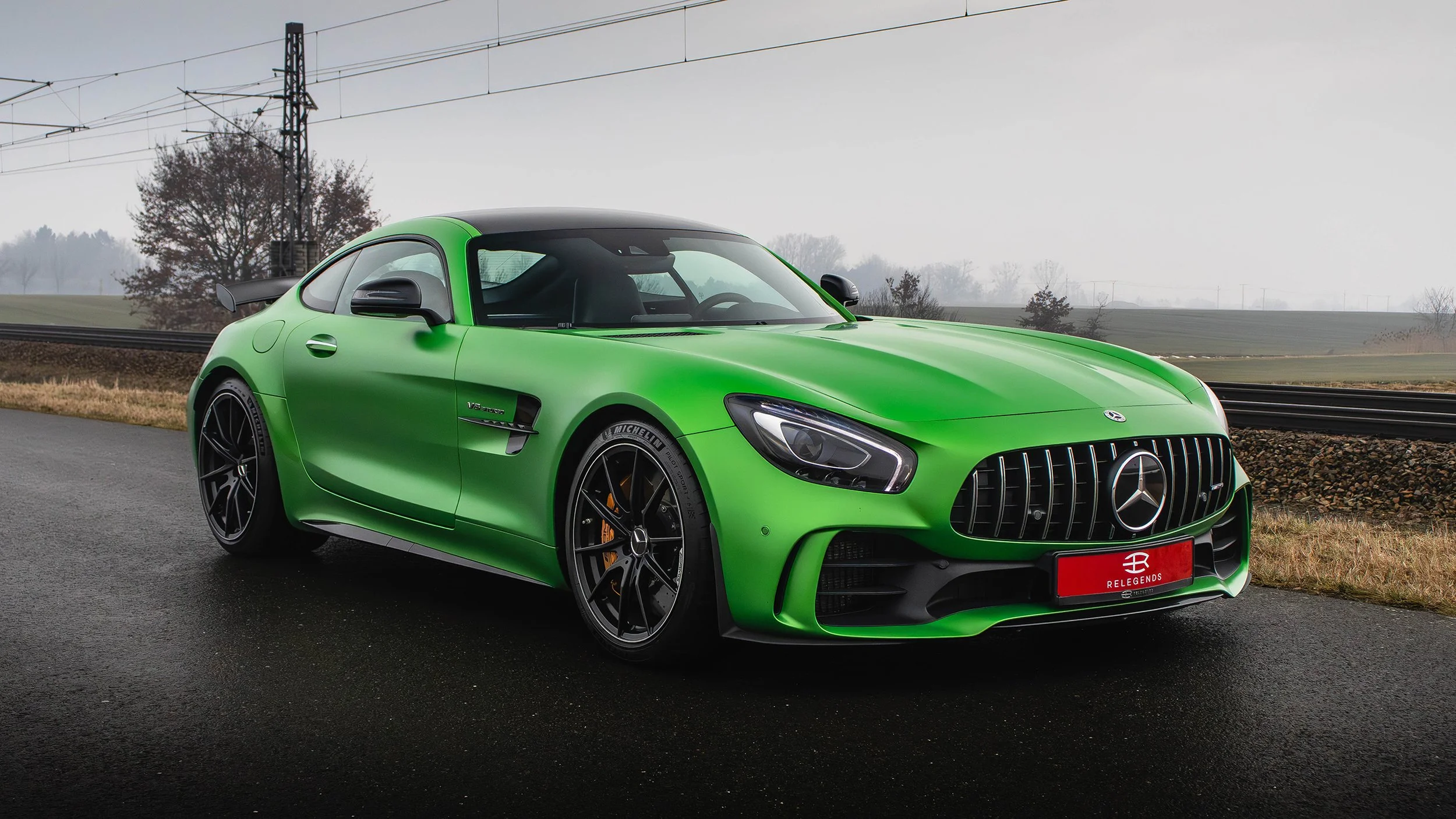 MERCEDES-AMG-GTR-WEB-01.jpg