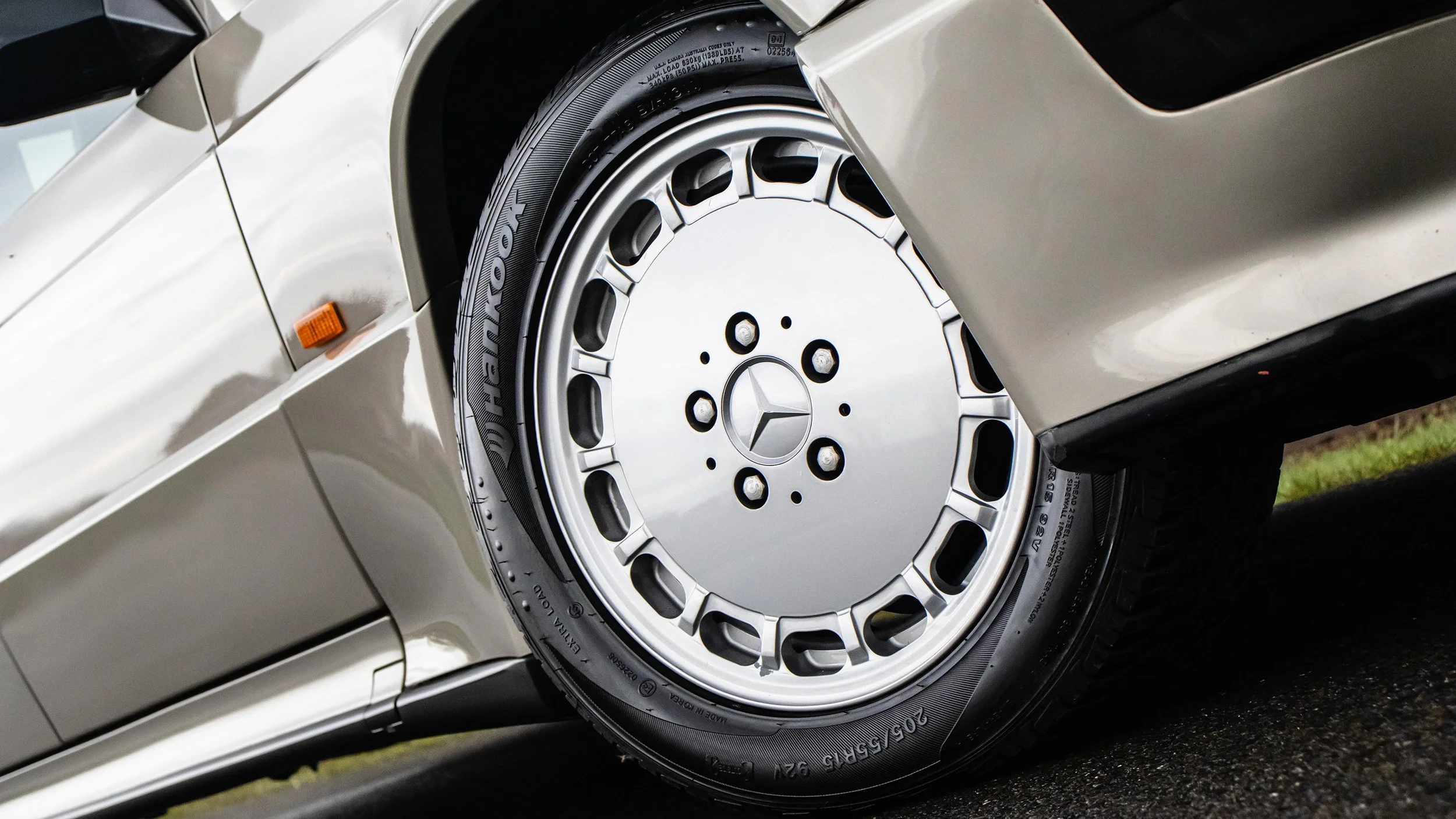 MERCEDES-190E-23-LOWRES-131.jpg