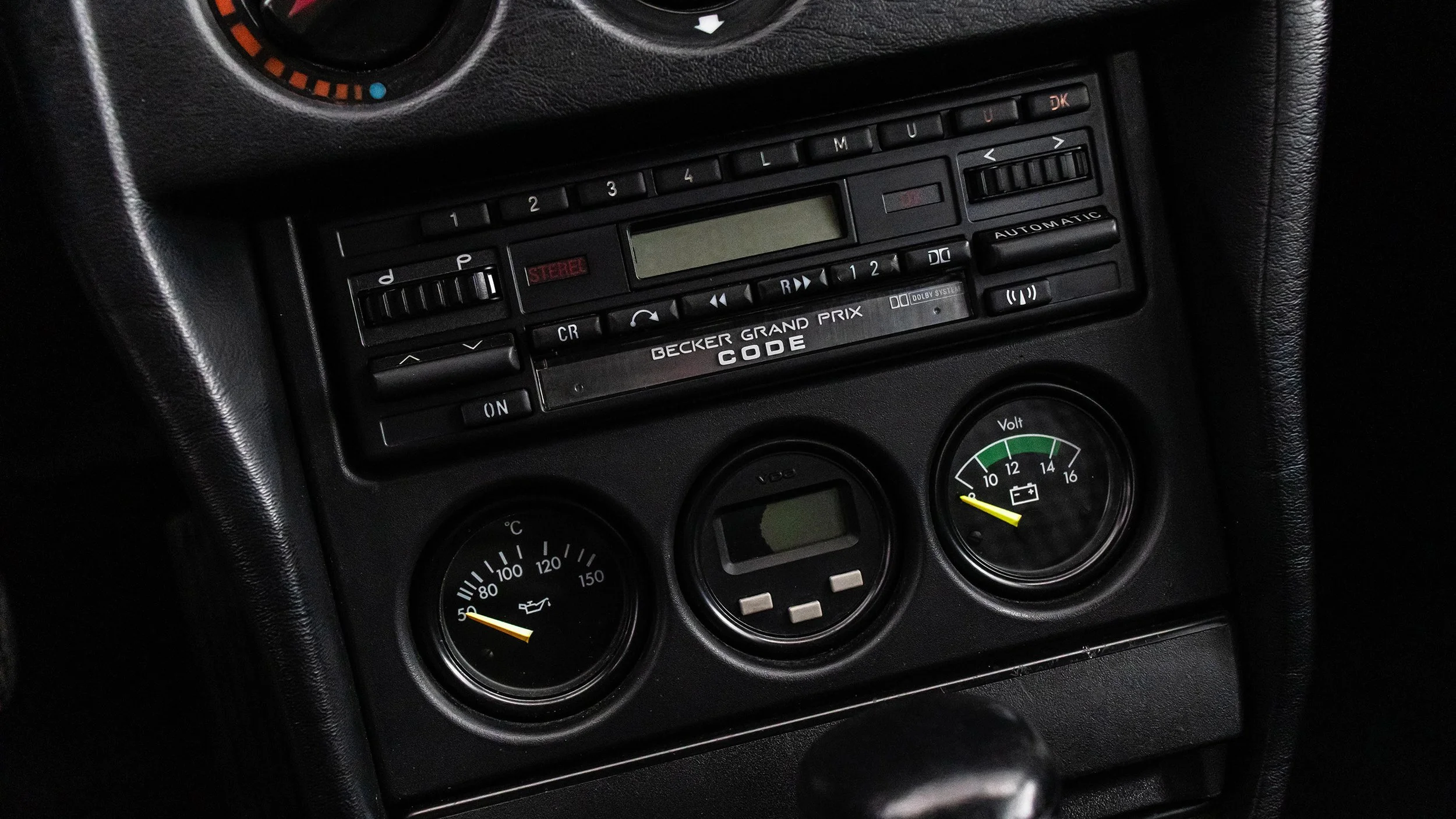 MERCEDES-190E-23-LOWRES-128.jpg