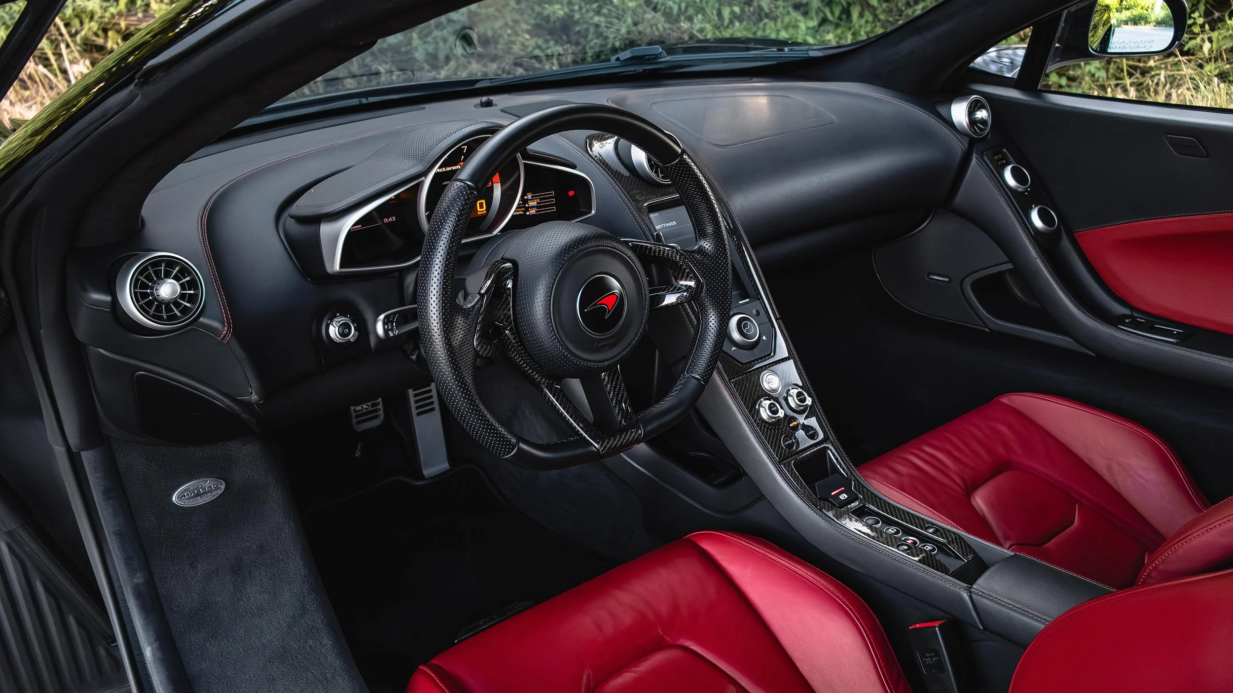 MP4-12C-01.jpg