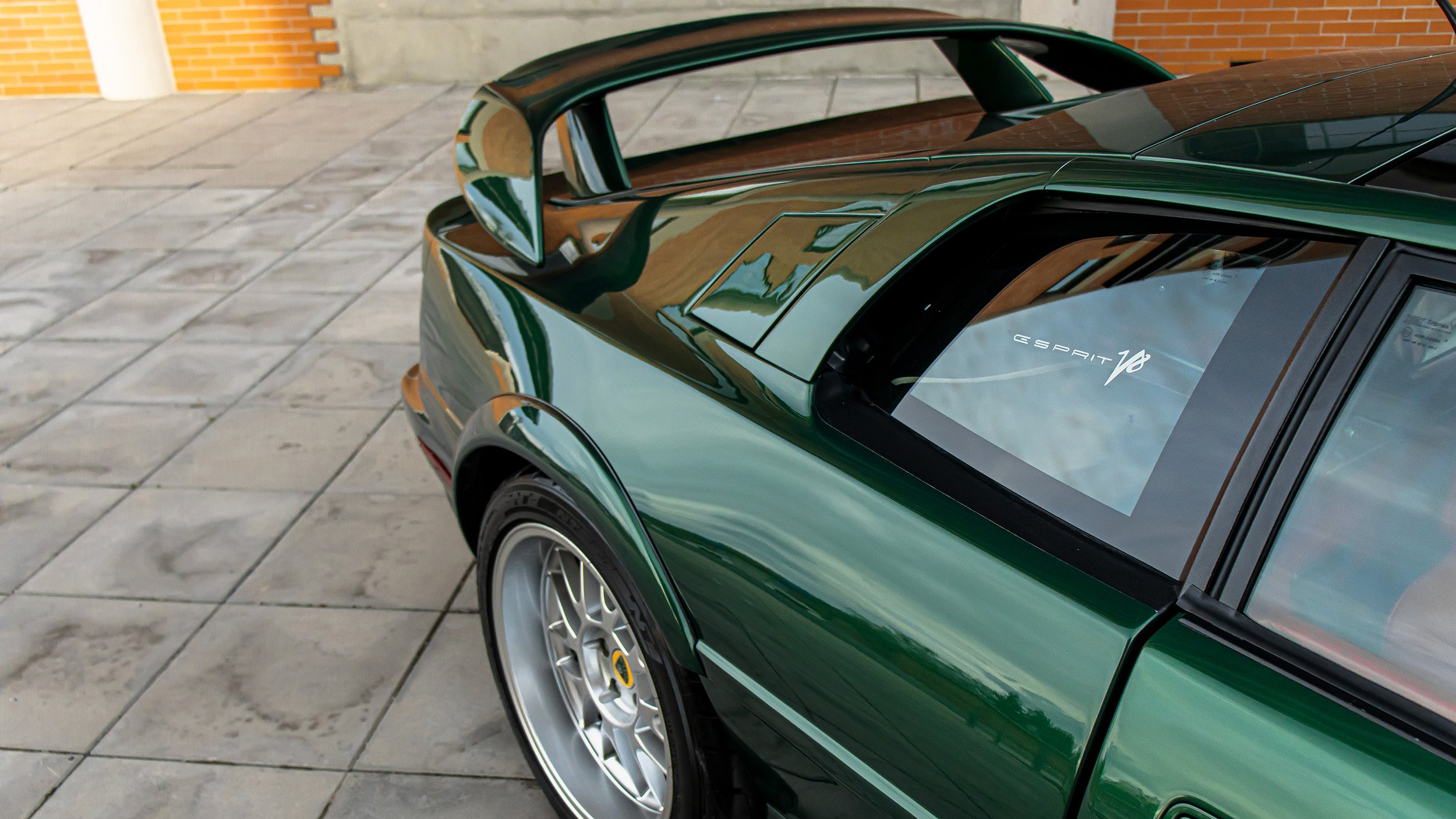 2004_lotus_esprit_v8_040.jpg