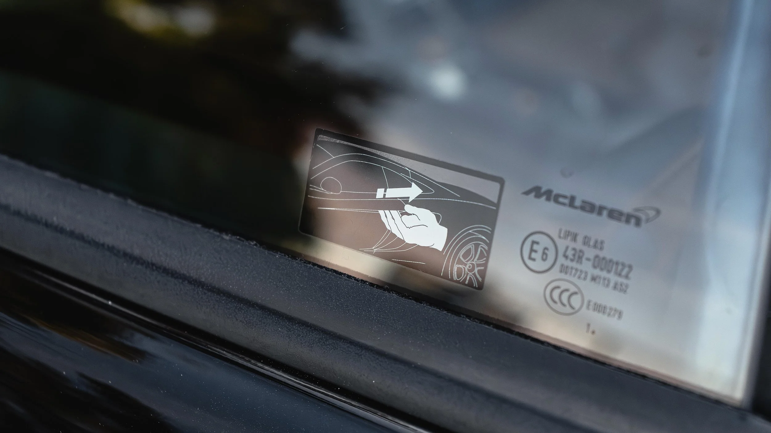 MP4-12C-12.jpg