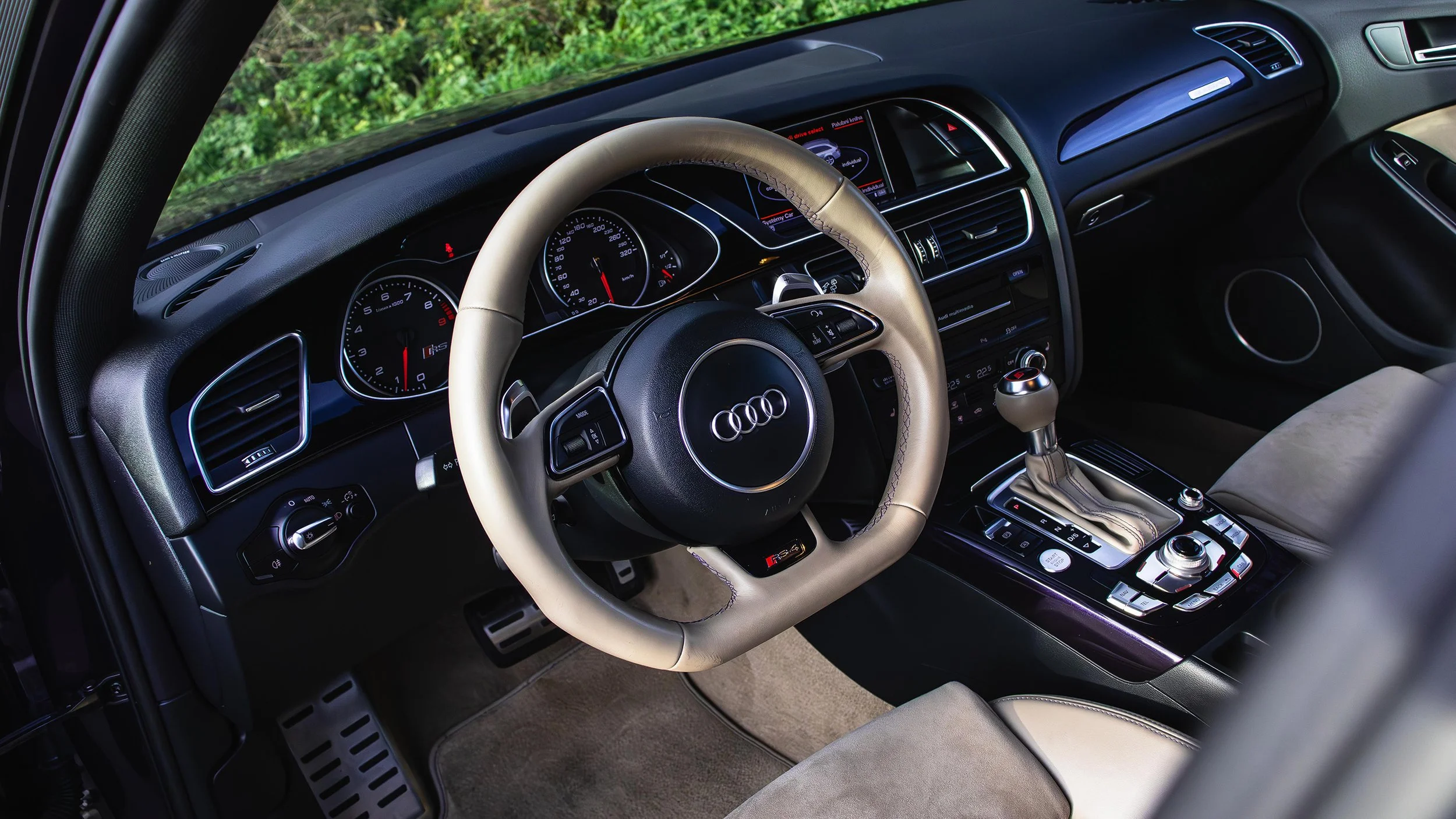 2013-AUDI-RS4-AVANT-B8-WEB-04.jpg