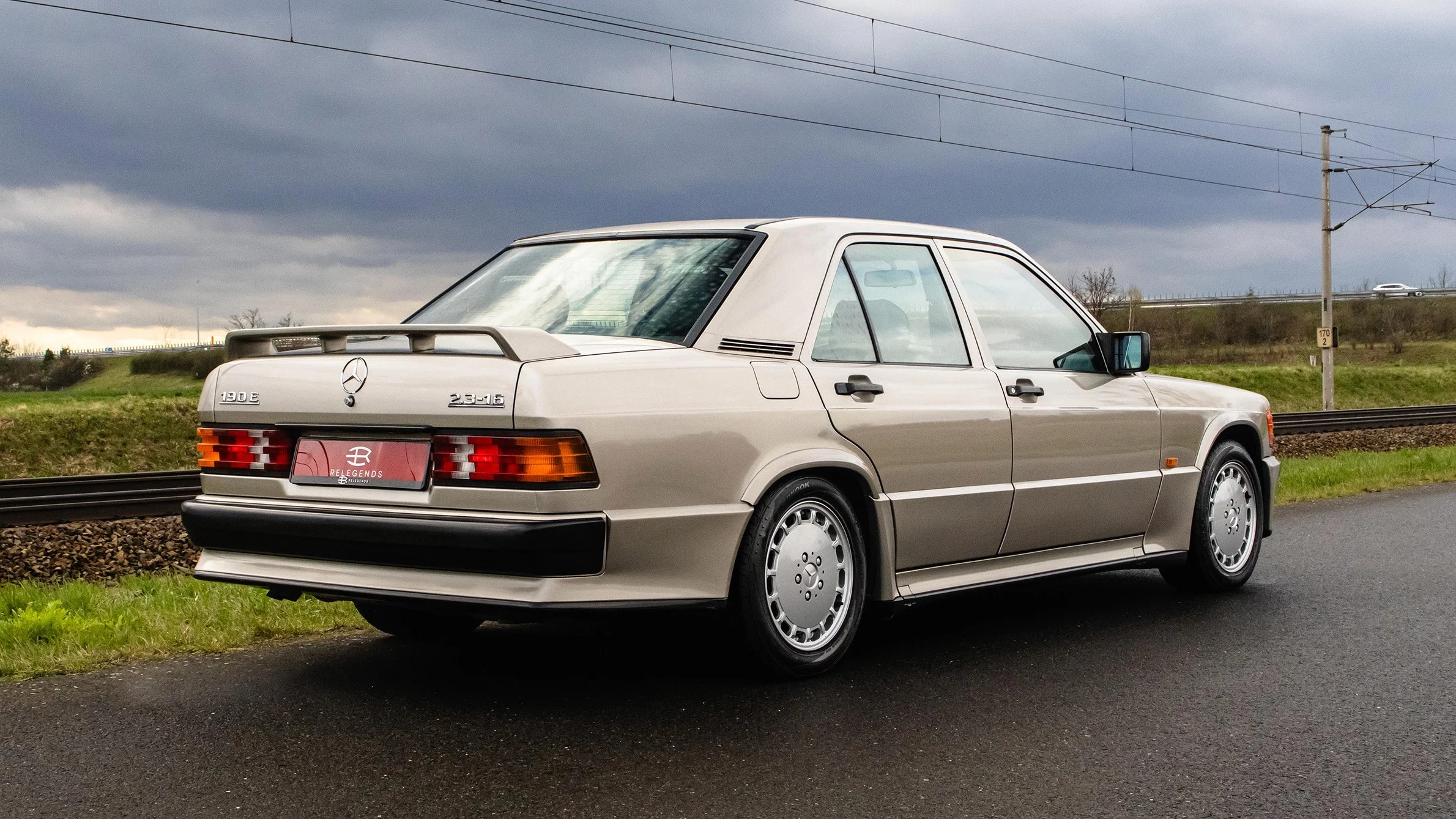 MERCEDES-190E-23-LOWRES-005.jpg