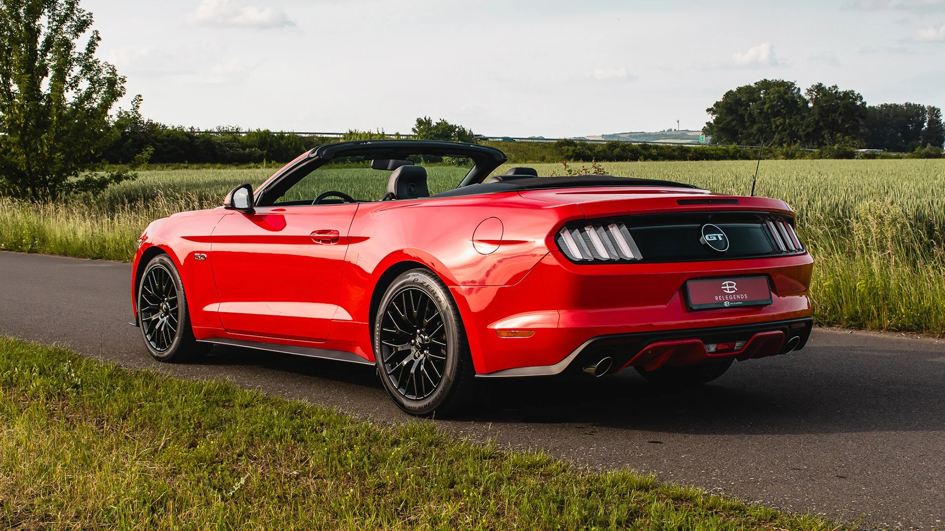 MUSTANG-GT-CABRIOLET-WEB-01.jpg