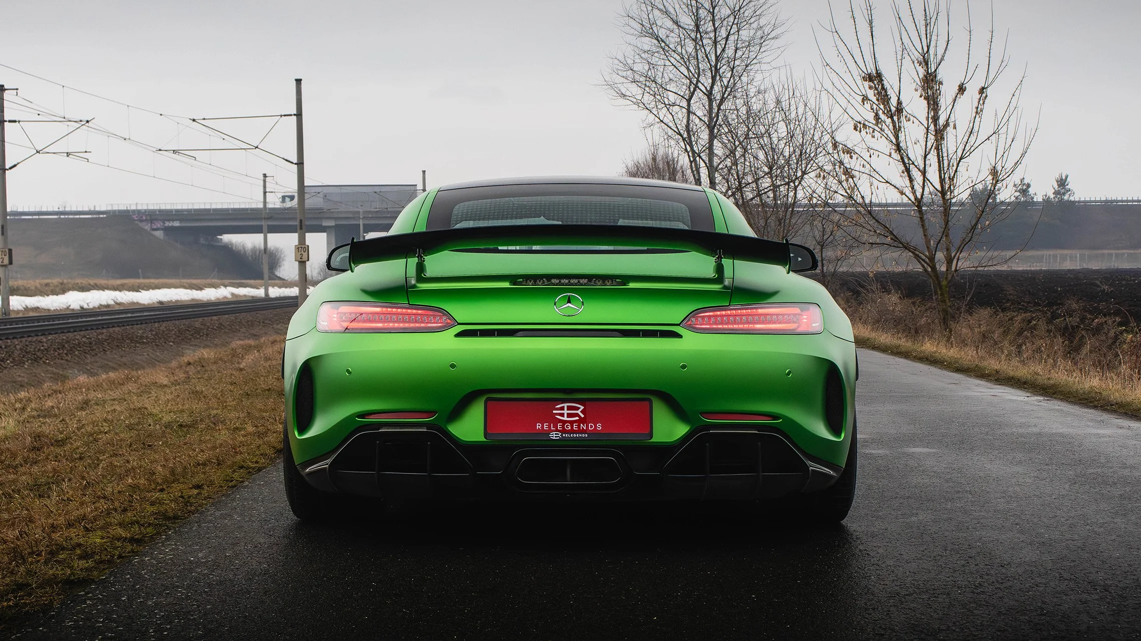 MERCEDES-AMG-GTR-WEB-03.jpg