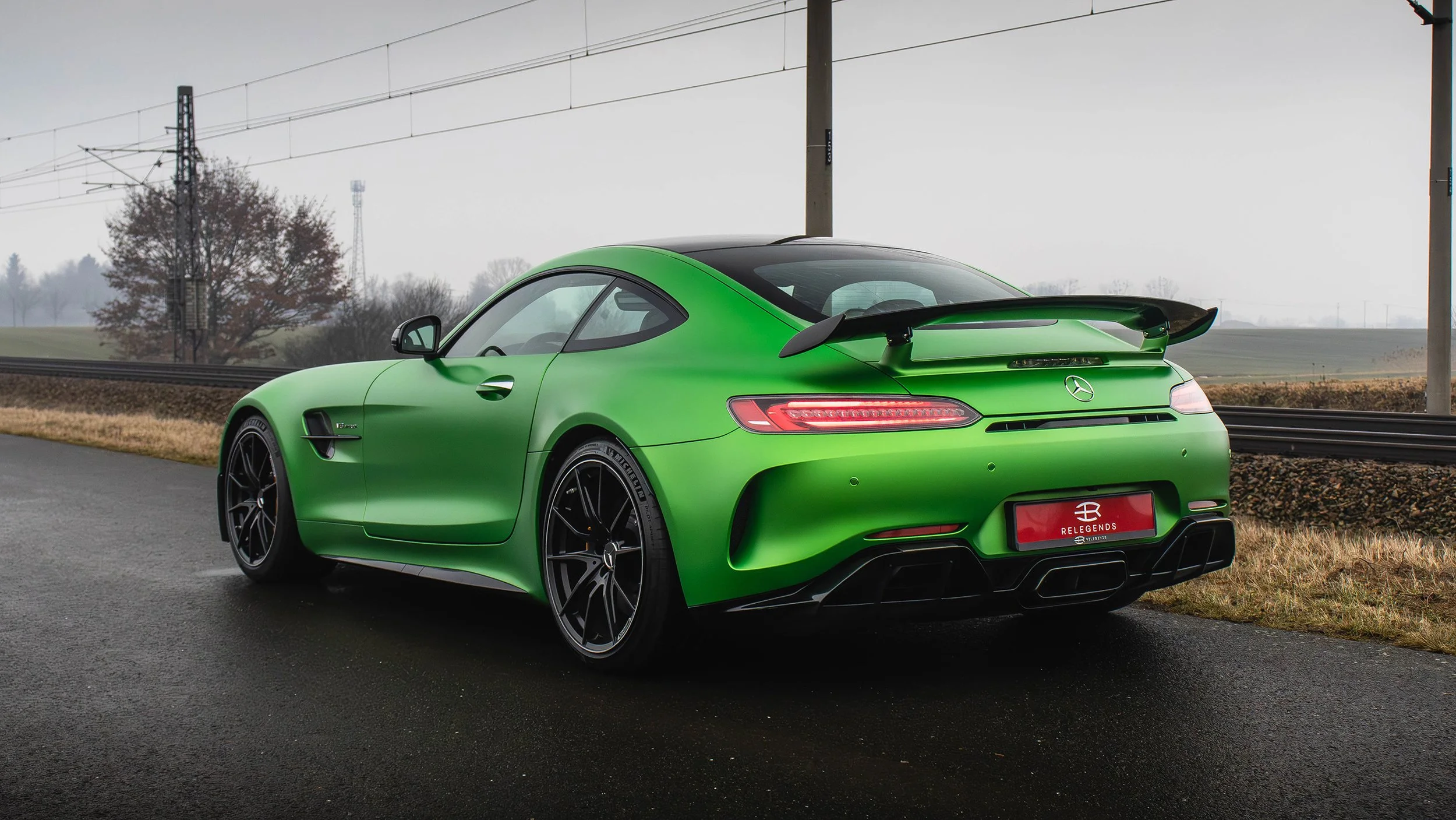 MERCEDES-AMG-GTR-WEB-18.jpg