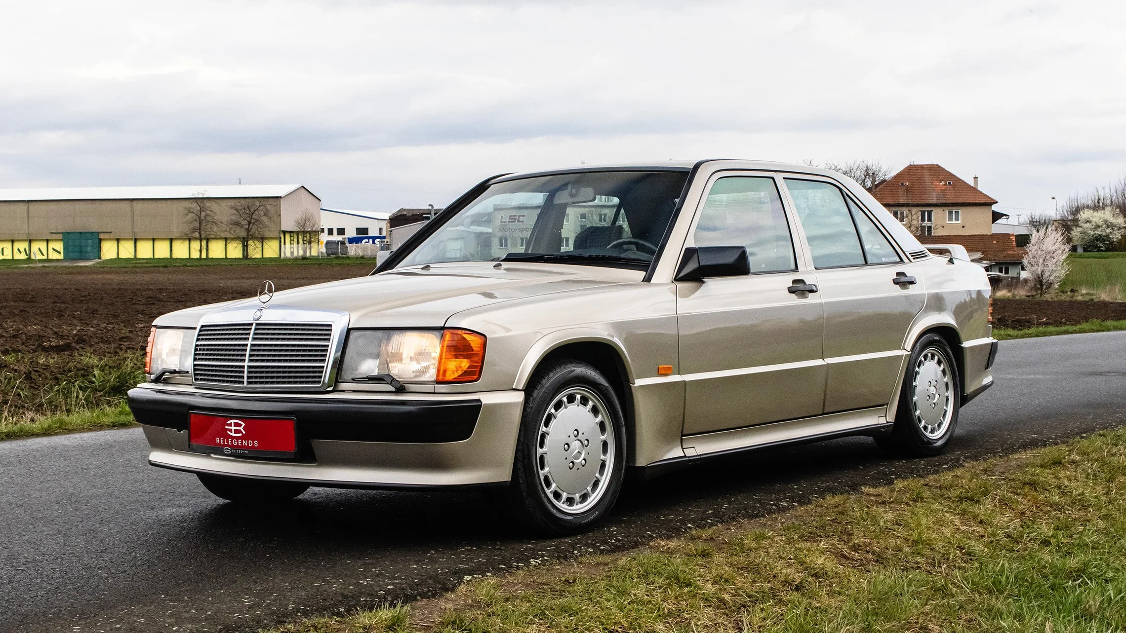MERCEDES-190E-23-LOWRES-011.jpg