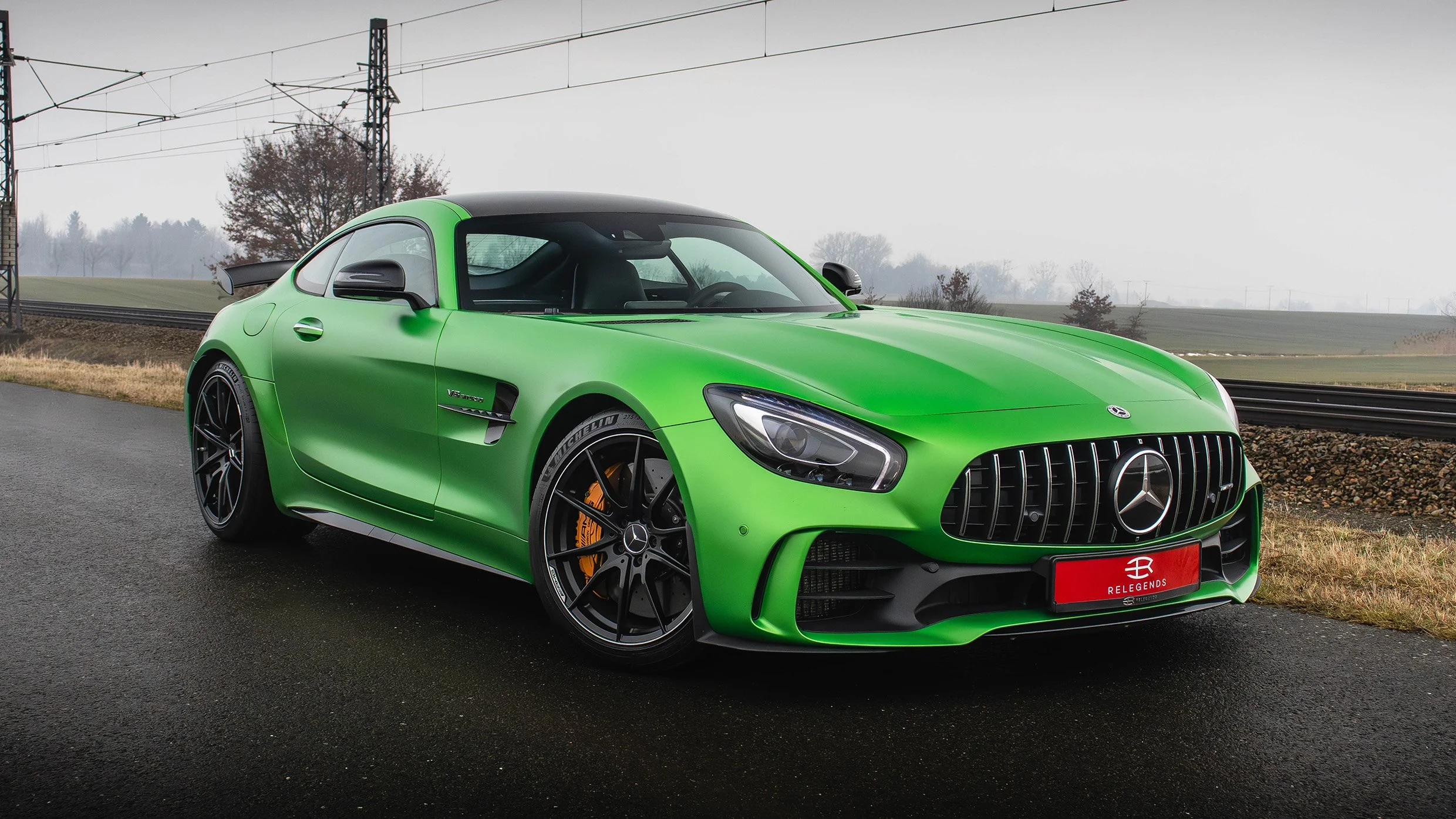 MERCEDES-AMG-GTR-WEB-15.jpg