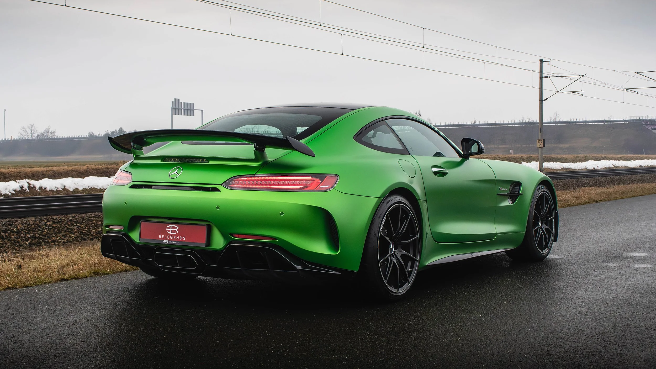 MERCEDES-AMG-GTR-WEB-02.jpg