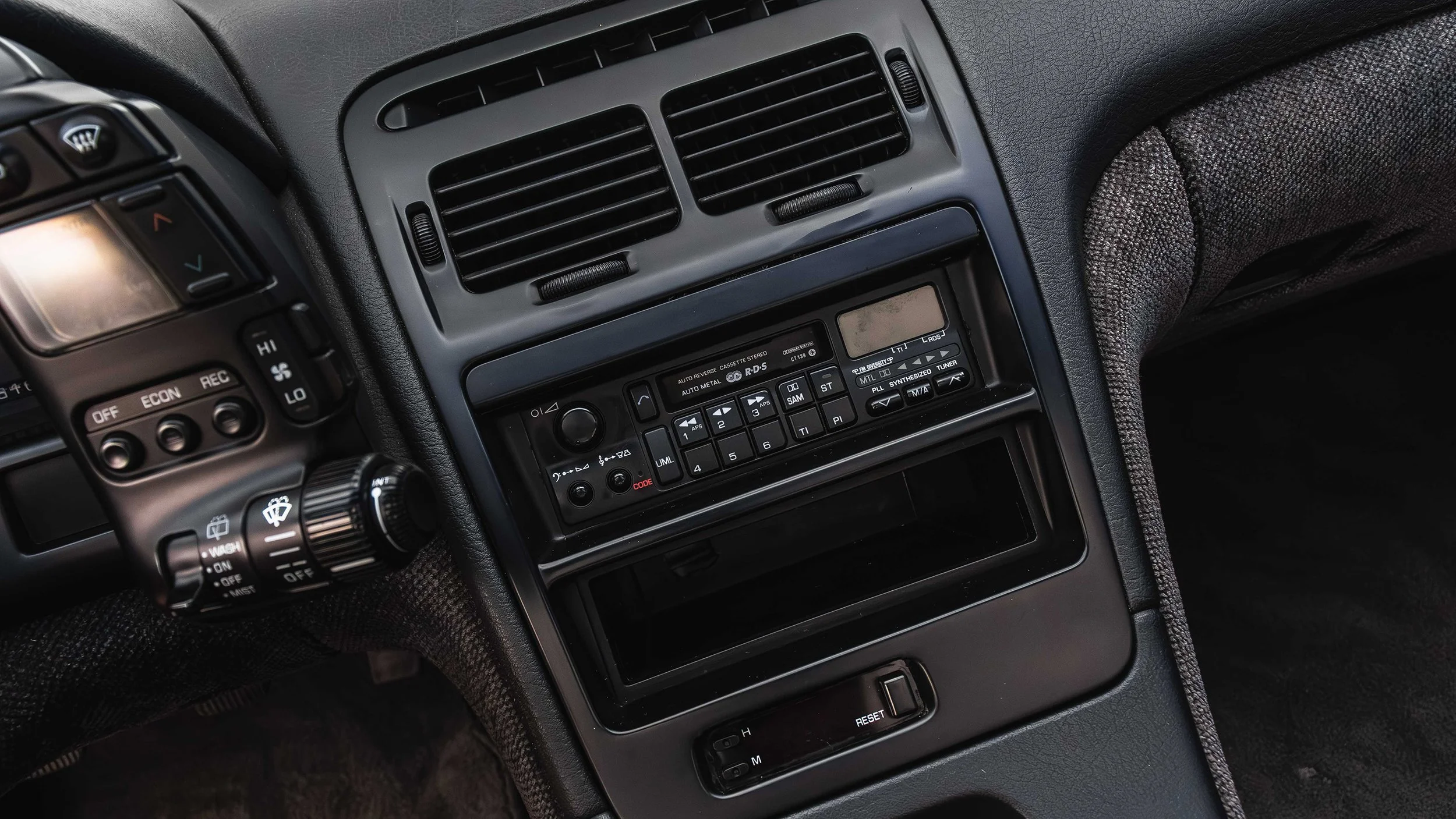 300ZX-WEB-02.jpg